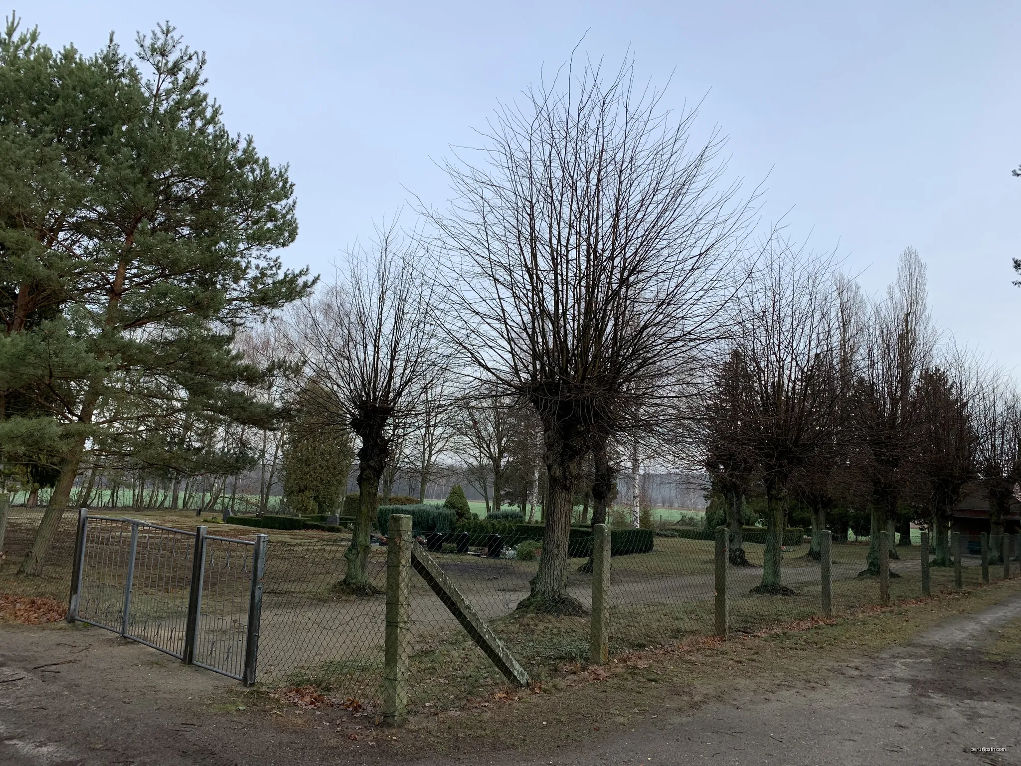 Friedhof in Calau-Werchow in Brandenburg. | Autor: Assenmacher | Licencja: CC BY-SA 4.0 | Źródło: Wikimedia Commons