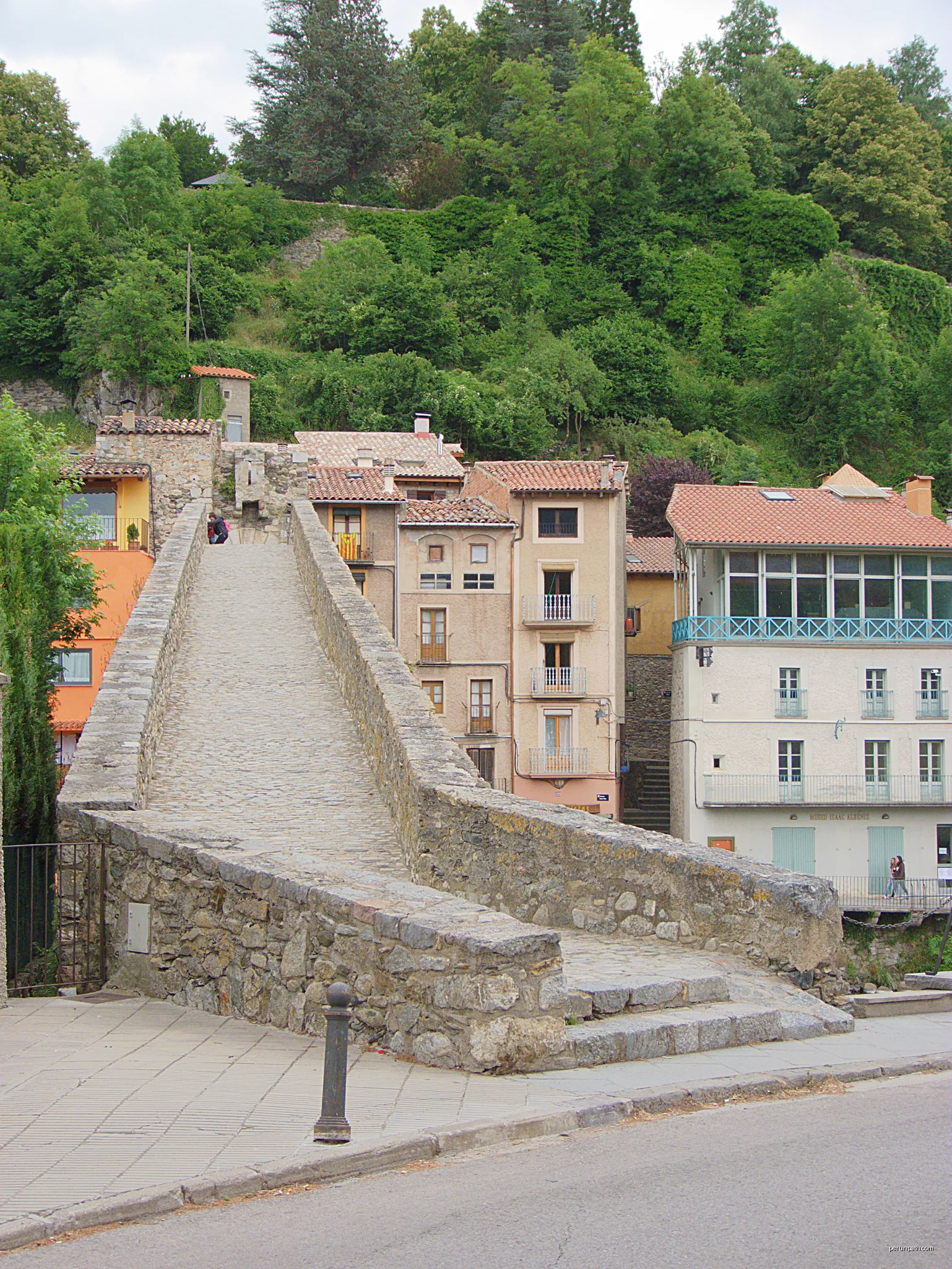 Pont Neuf, Camprodon (Ripollès, Gérone, Catalogne, Espagne) | Autor: Bertrand GRONDIN  → (Talk) | Licencja: CC BY-SA 3.0 | Źródło: Wikimedia Commons