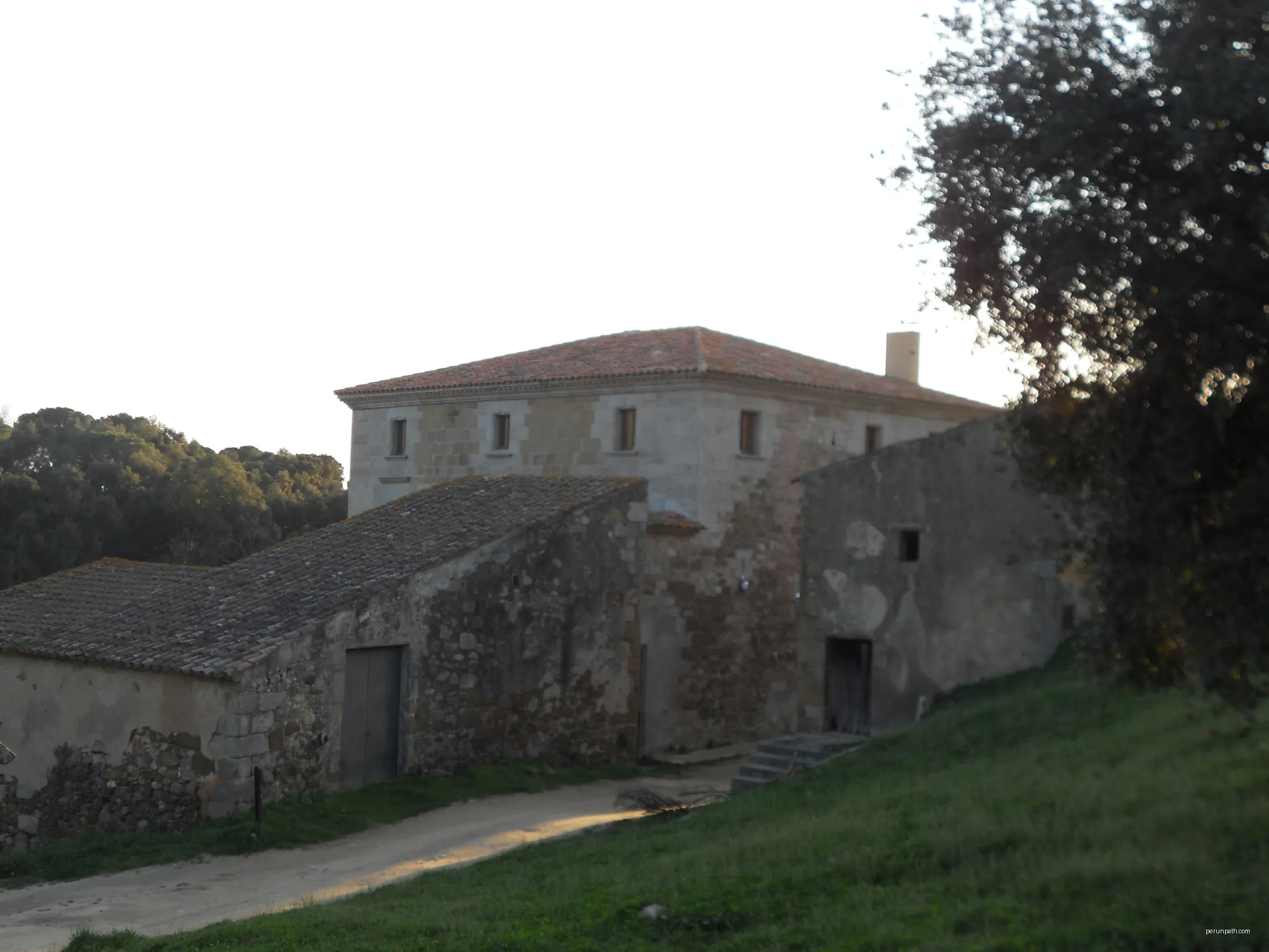 Masia de Can Bosc del Far, al Parc Natural del Corredor (Dosrius) | Autor: Àlex (talk) | Licencja: CC BY-SA 3.0 | Źródło: Wikimedia Commons
