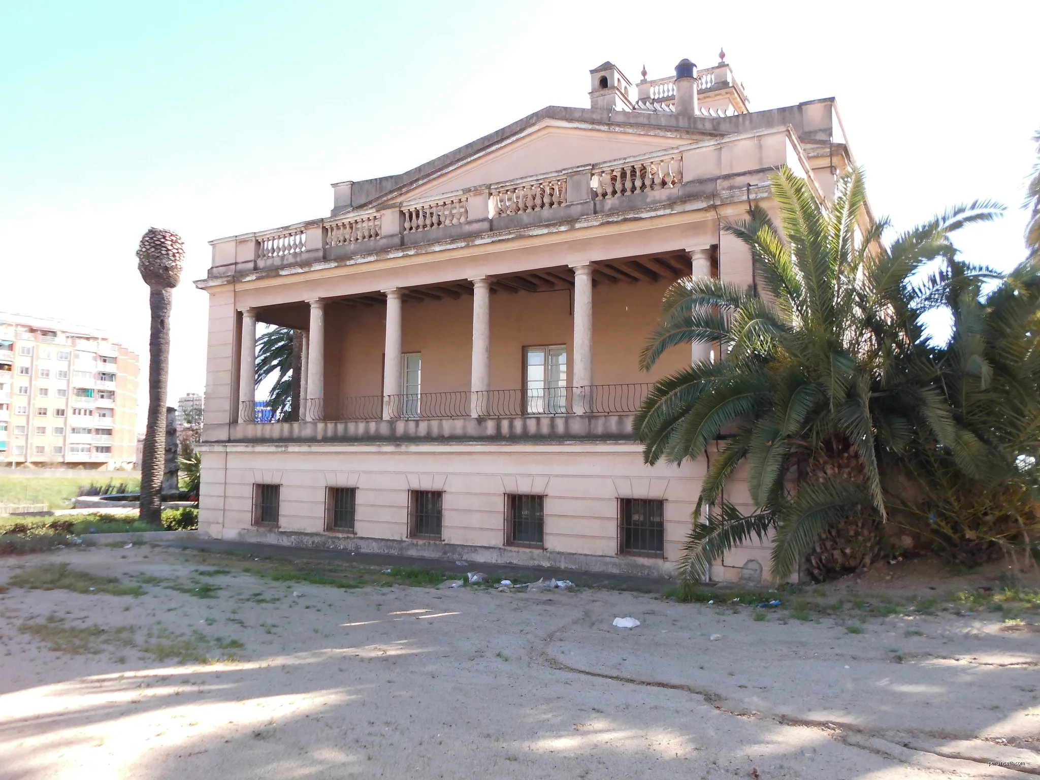 Masia de Can Cabanyes (Badalona) | Autor: Herodotptlomeu (talk) | Licencja: CC BY-SA 3.0 | Źródło: Wikimedia Commons
