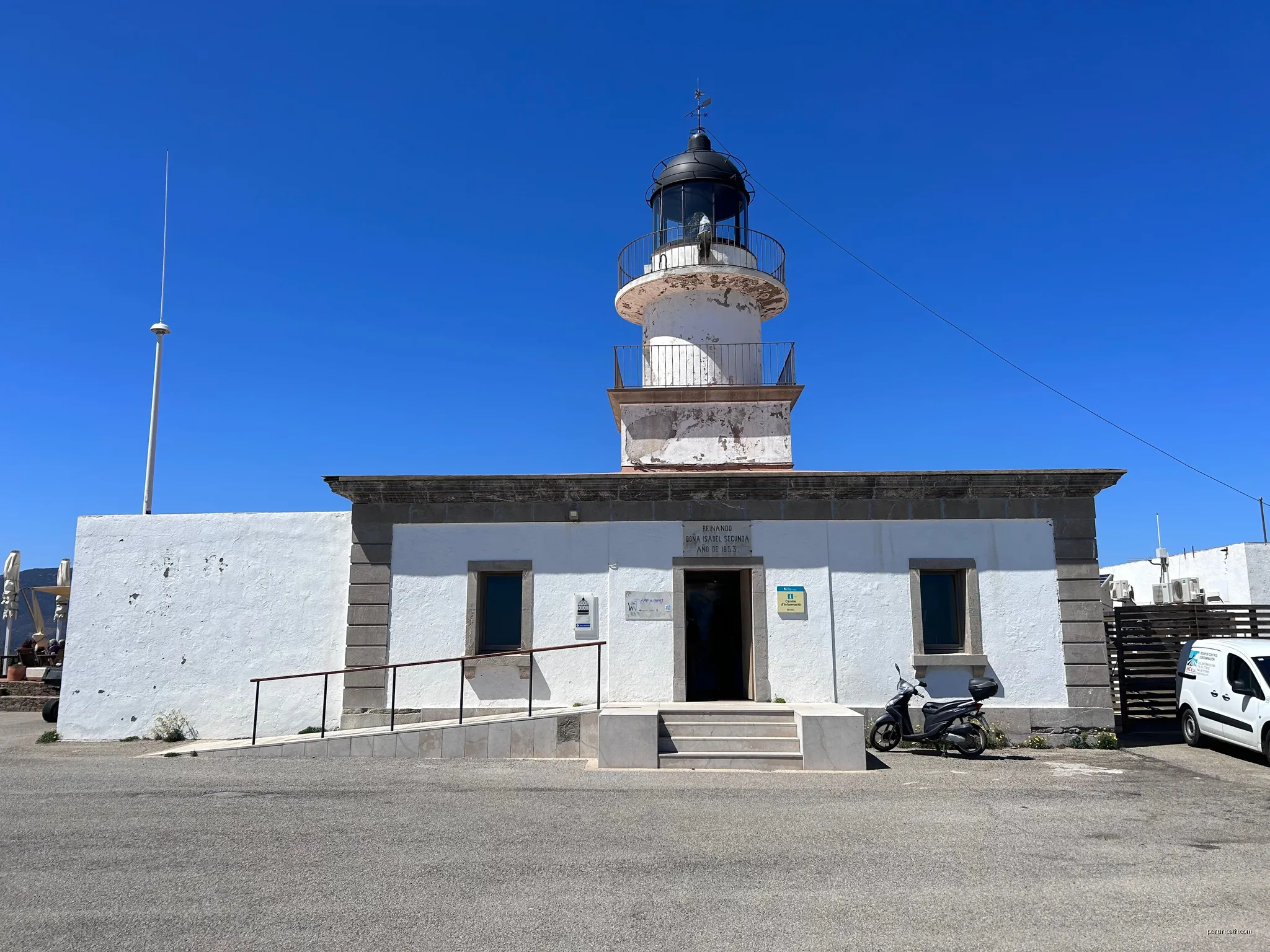 Cap de Creus: Zugang zur Ausstellung | Autor: Adrian Michael | Licencja: CC BY-SA 4.0 | Źródło: Wikimedia Commons
