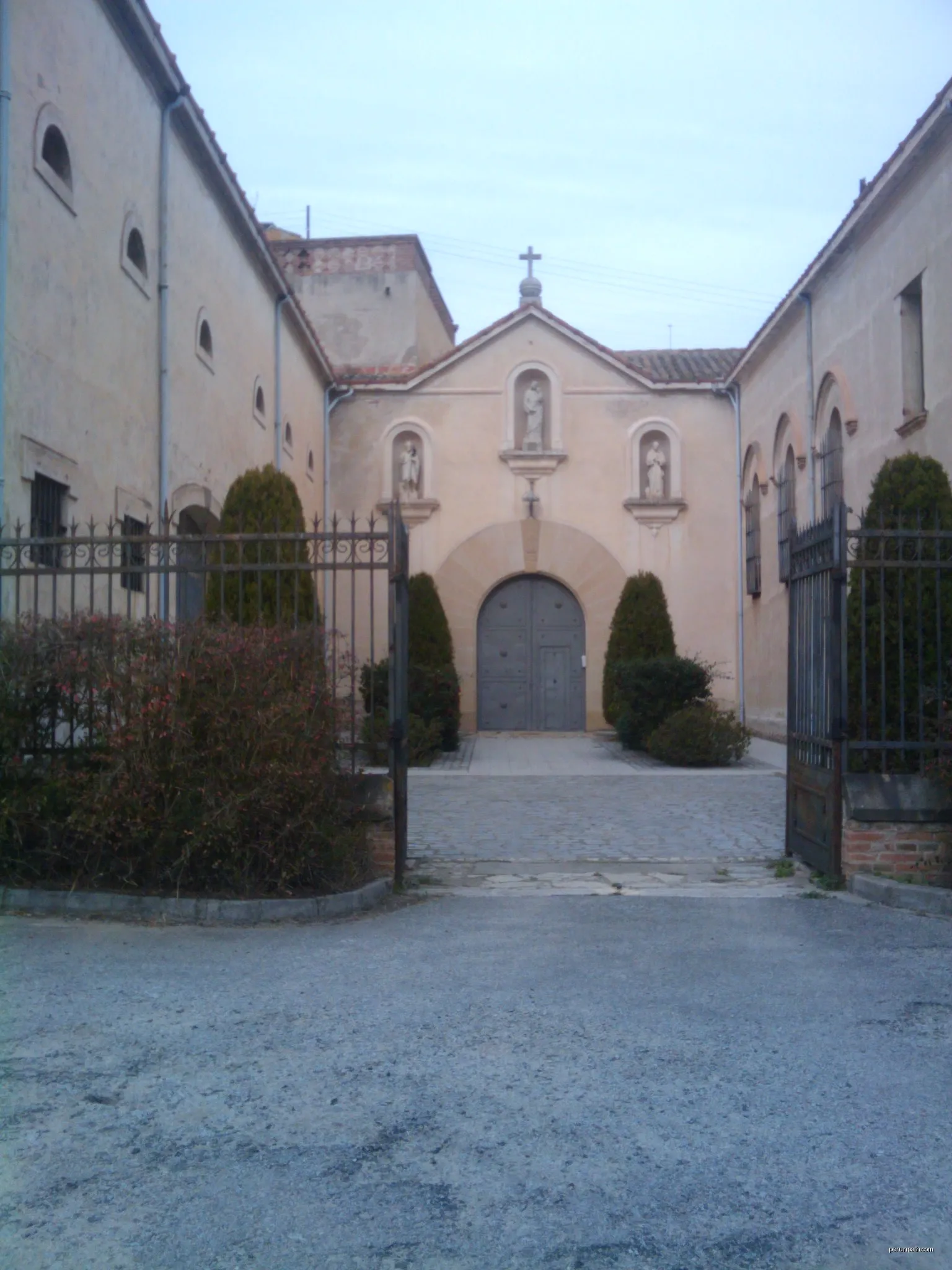 Cartoixa de Montalegre | Autor: daniel julià lundgren from barcelona, catalonia | Licencja: CC BY-SA 2.0 | Źródło: Wikimedia Commons