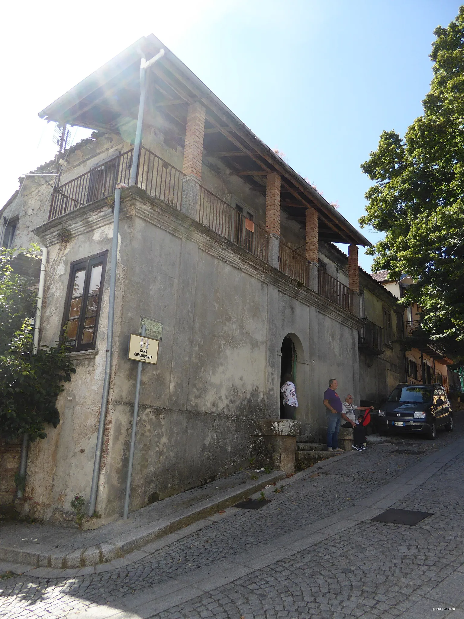Casa Comandante a Mongiana | Autor: Marcuscalabresus | Licencja: CC BY-SA 4.0 | Źródło: Wikimedia Commons
