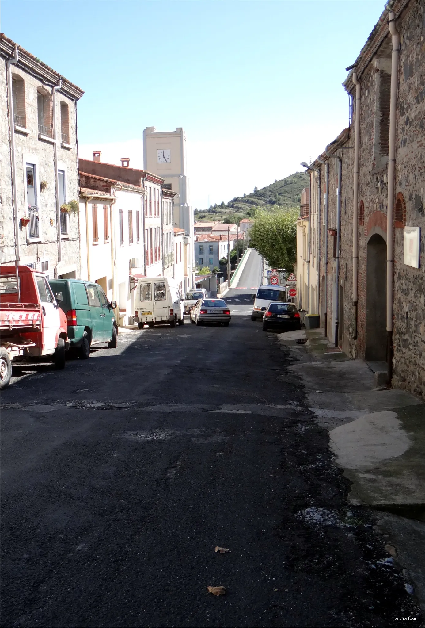 Avenue de l'hôtel de ville, Cases-de-Pène, Pyrénées-Orientales, France. | Autor: Wayne77 | Licencja: CC BY-SA 4.0 | Źródło: Wikimedia Commons
