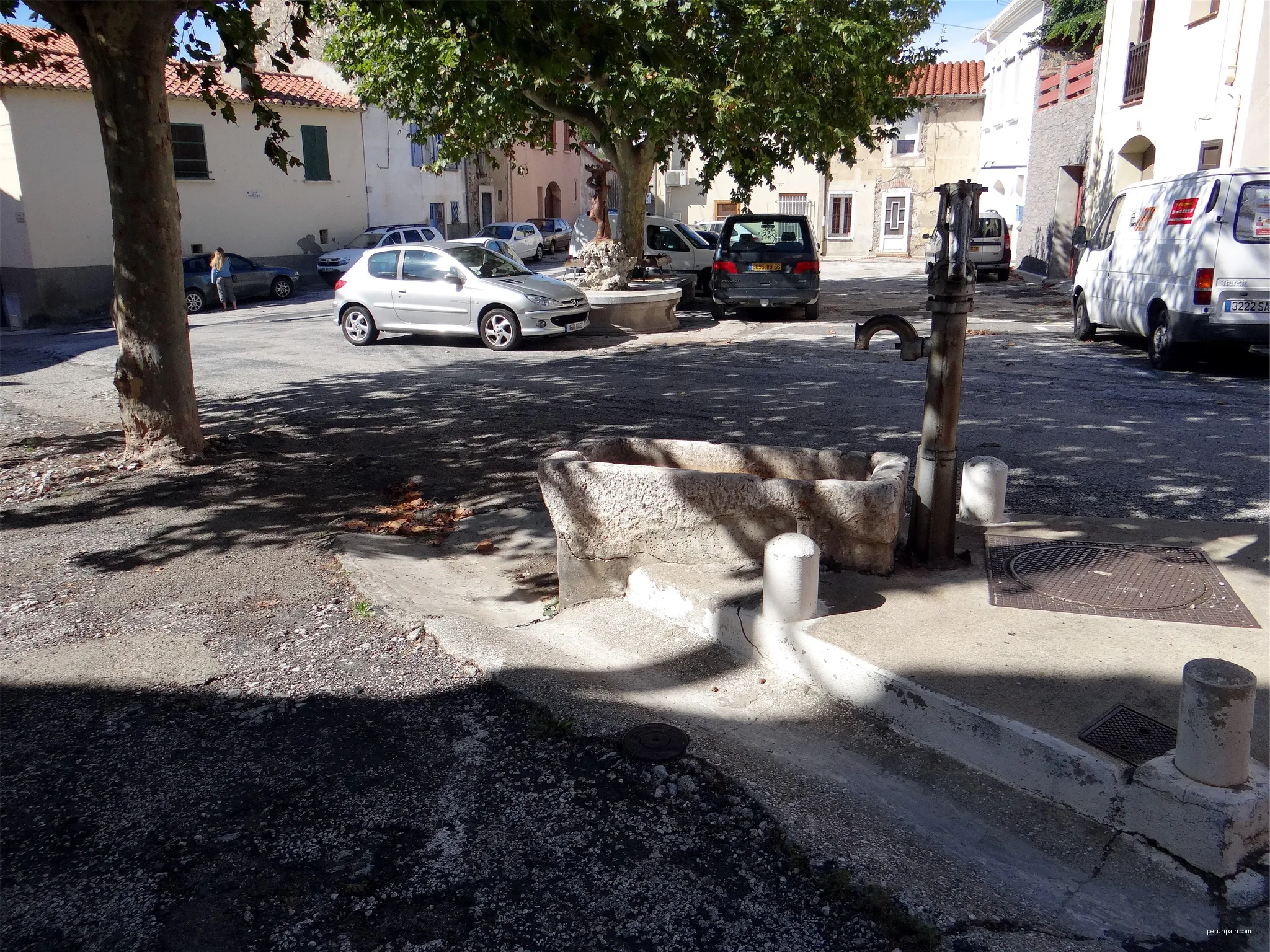 Place de la République, Cases-de-Pène, Pyrénées-Orientales, France | Autor: Wayne77 | Licencja: CC BY-SA 4.0 | Źródło: Wikimedia Commons