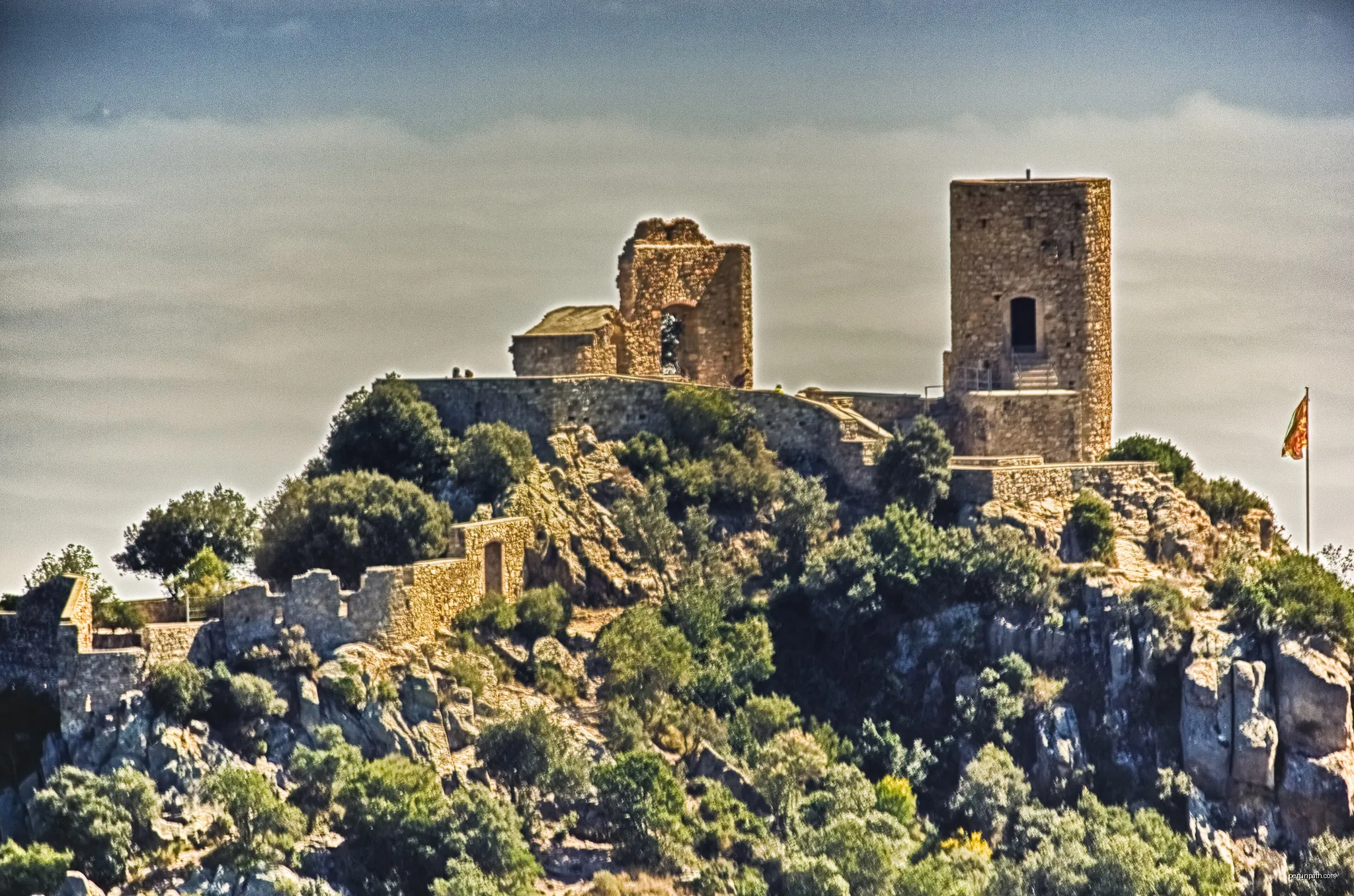 castell de burriac | Autor: Alexhj | Licencja: CC BY-SA 3.0 es | Źródło: Wikimedia Commons