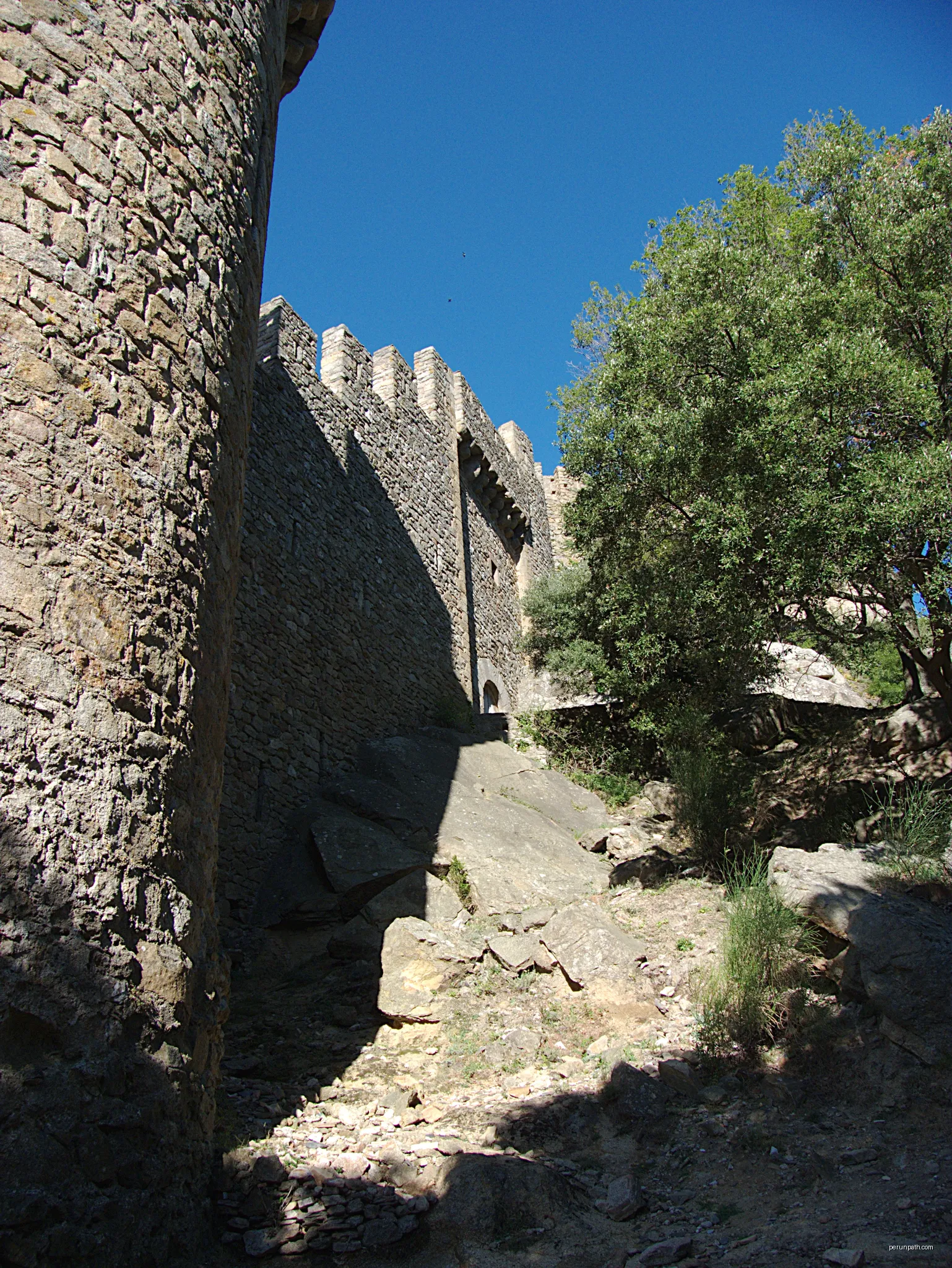 Façade nord du château de Requesens, La Jonquera (Haut-Ampurdan, Gérone, Catalogne, Espagne) | Autor: Bertrand GRONDIN  → (Talk) | Licencja: CC BY-SA 3.0 | Źródło: Wikimedia Commons
