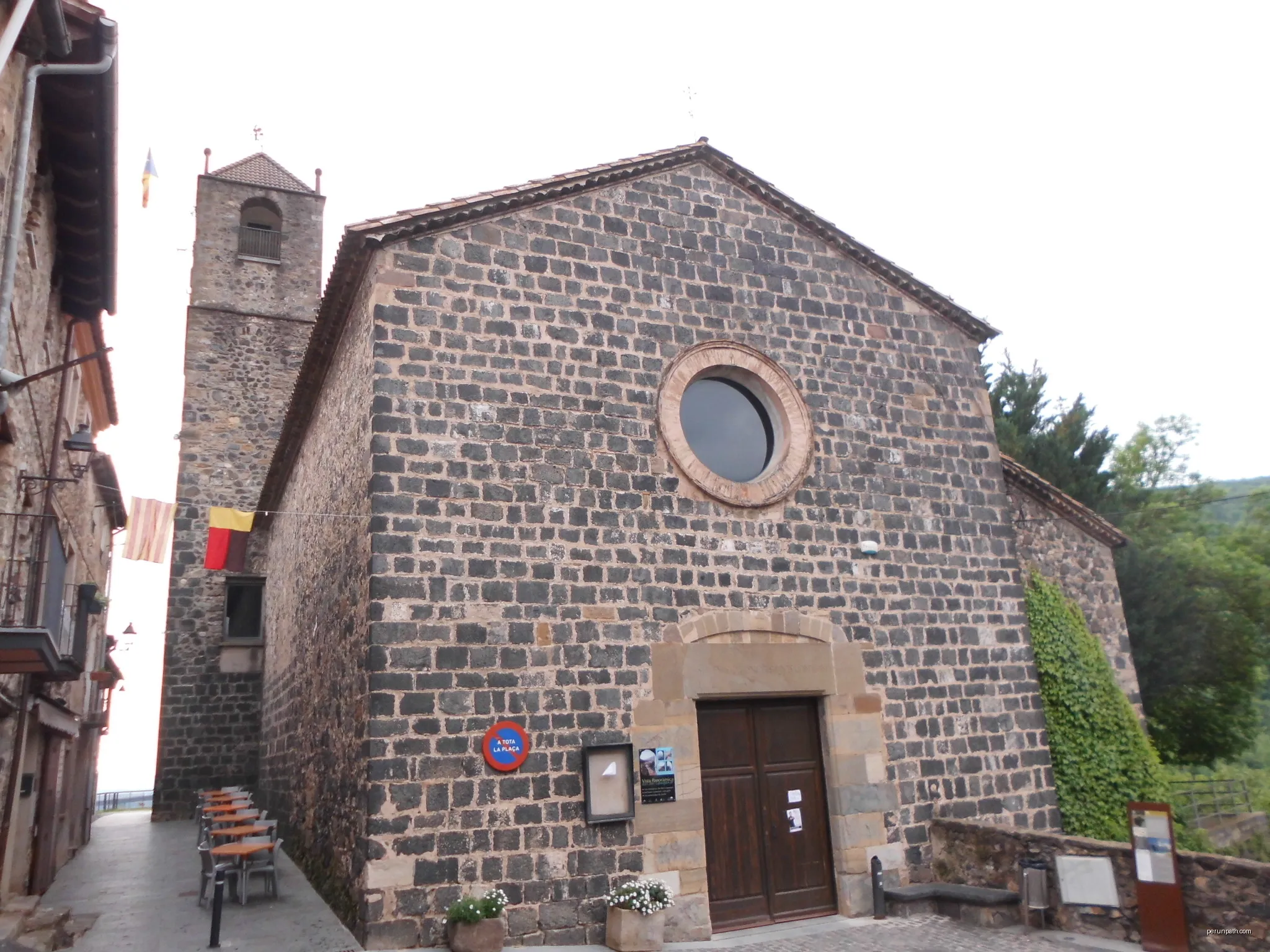 Església de Sant Salvador de Castellfollit de la Roca | Autor: Herodotptlomeu | Licencja: CC BY-SA 4.0 | Źródło: Wikimedia Commons