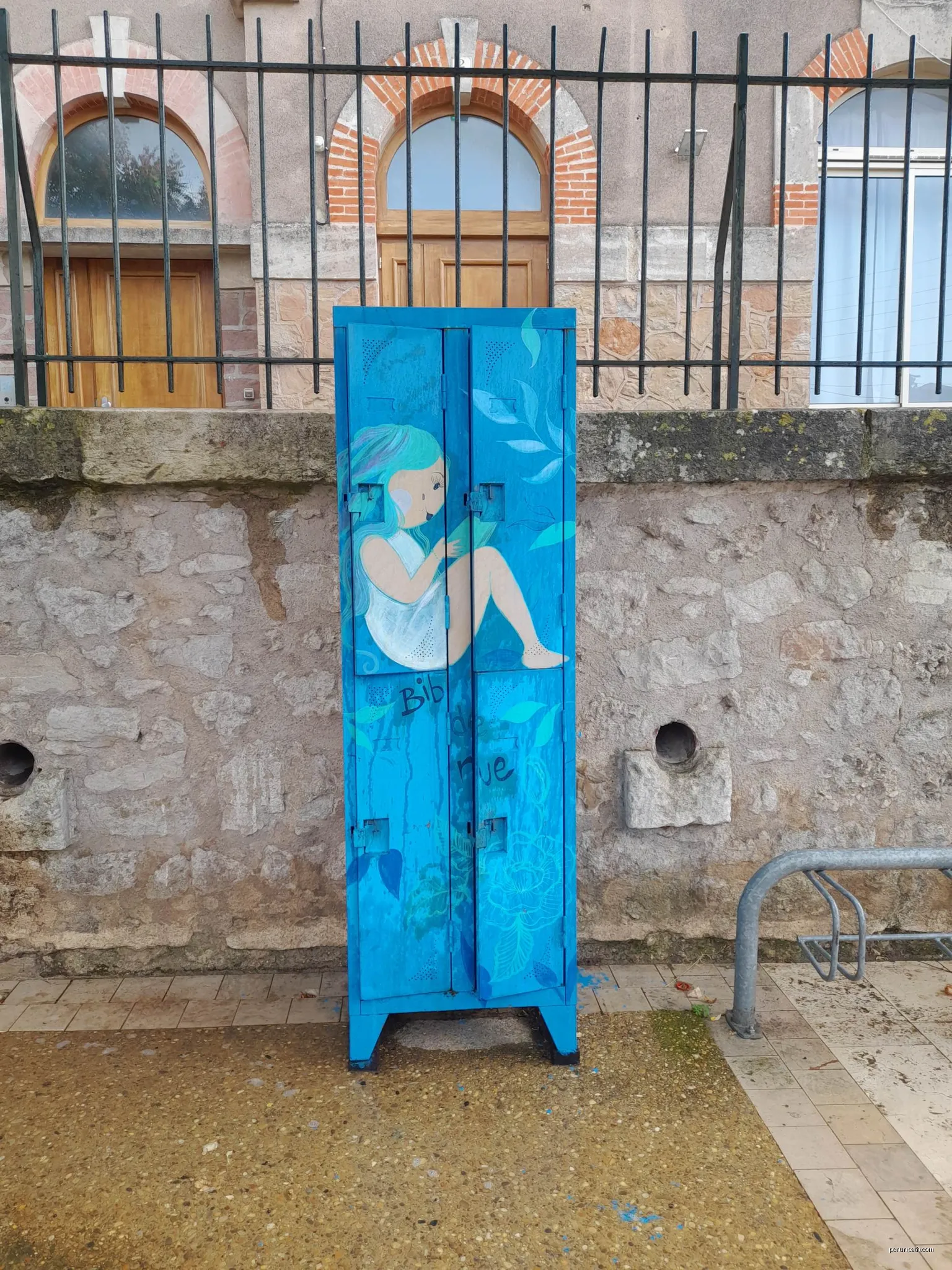 Boîte à livres à Castelnau-de-Guers | Autor: Flip | Licencja: CC BY-SA 4.0 | Źródło: Wikimedia Commons