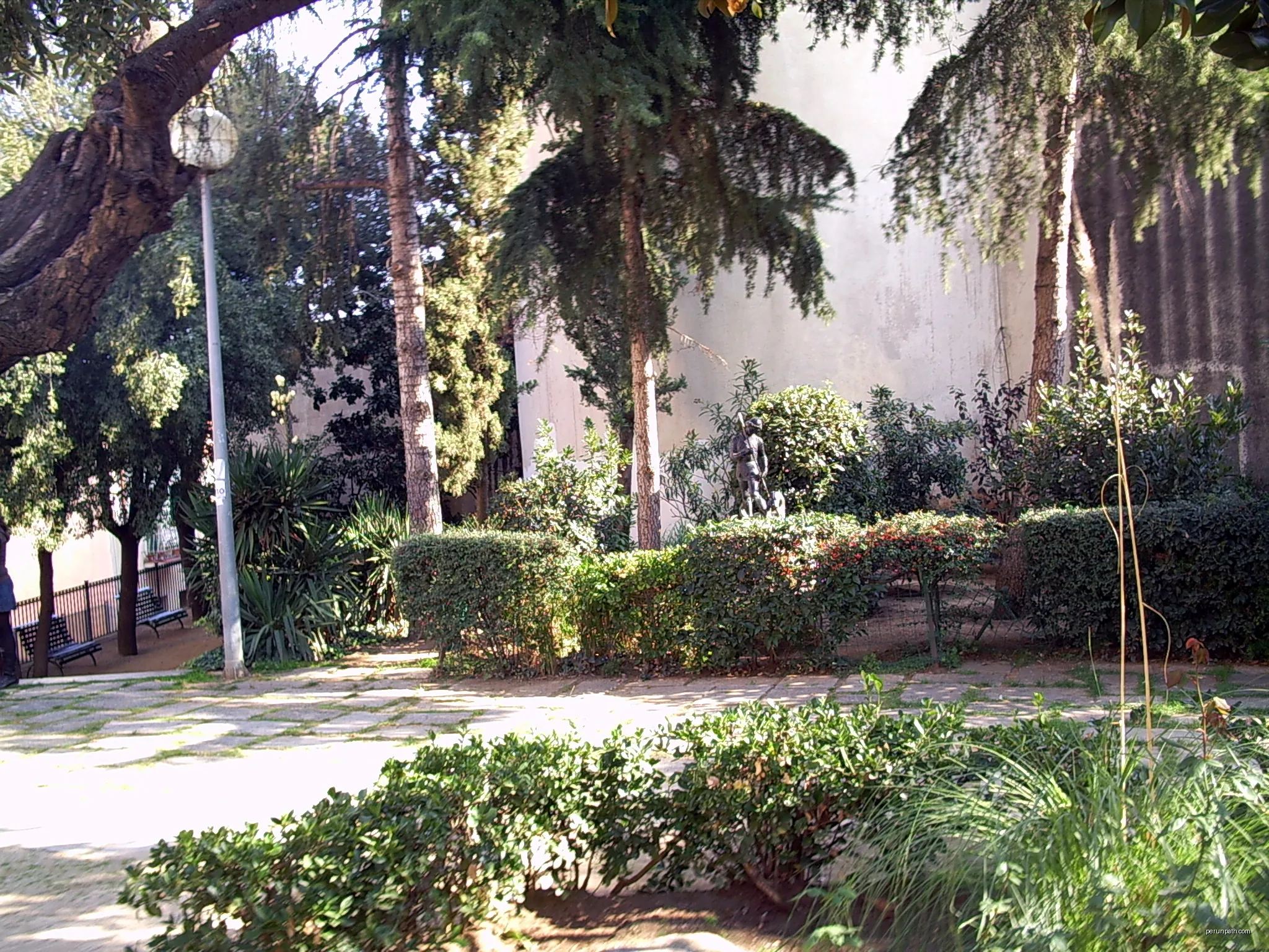 Jardí de sant Jordi, a Vilassar de Dalt, el Maresme, (Catalunya). | Autor: Friviere | Licencja: CC BY 3.0 | Źródło: Wikimedia Commons