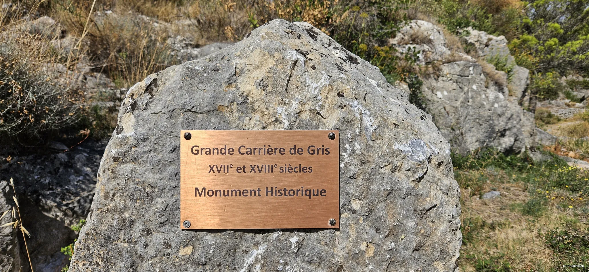 Caunes-Minervois, Aude. La « Grande carrière de gris » | Autor: GilPe | Licencja: CC BY-SA 4.0 | Źródło: Wikimedia Commons