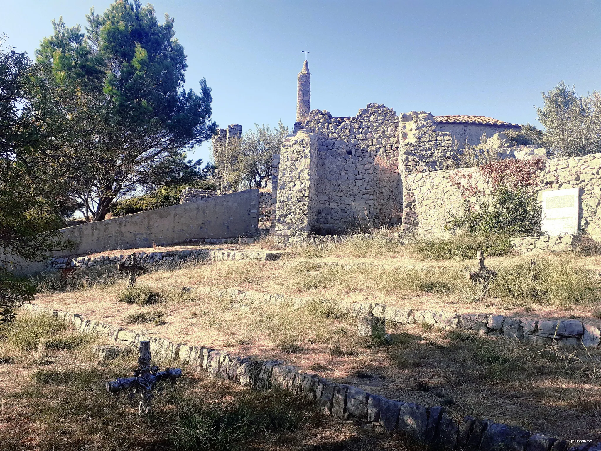 Cementiri de Perellós | Autor: Jordi Gili | Licencja: CC BY-SA 4.0 | Źródło: Wikimedia Commons