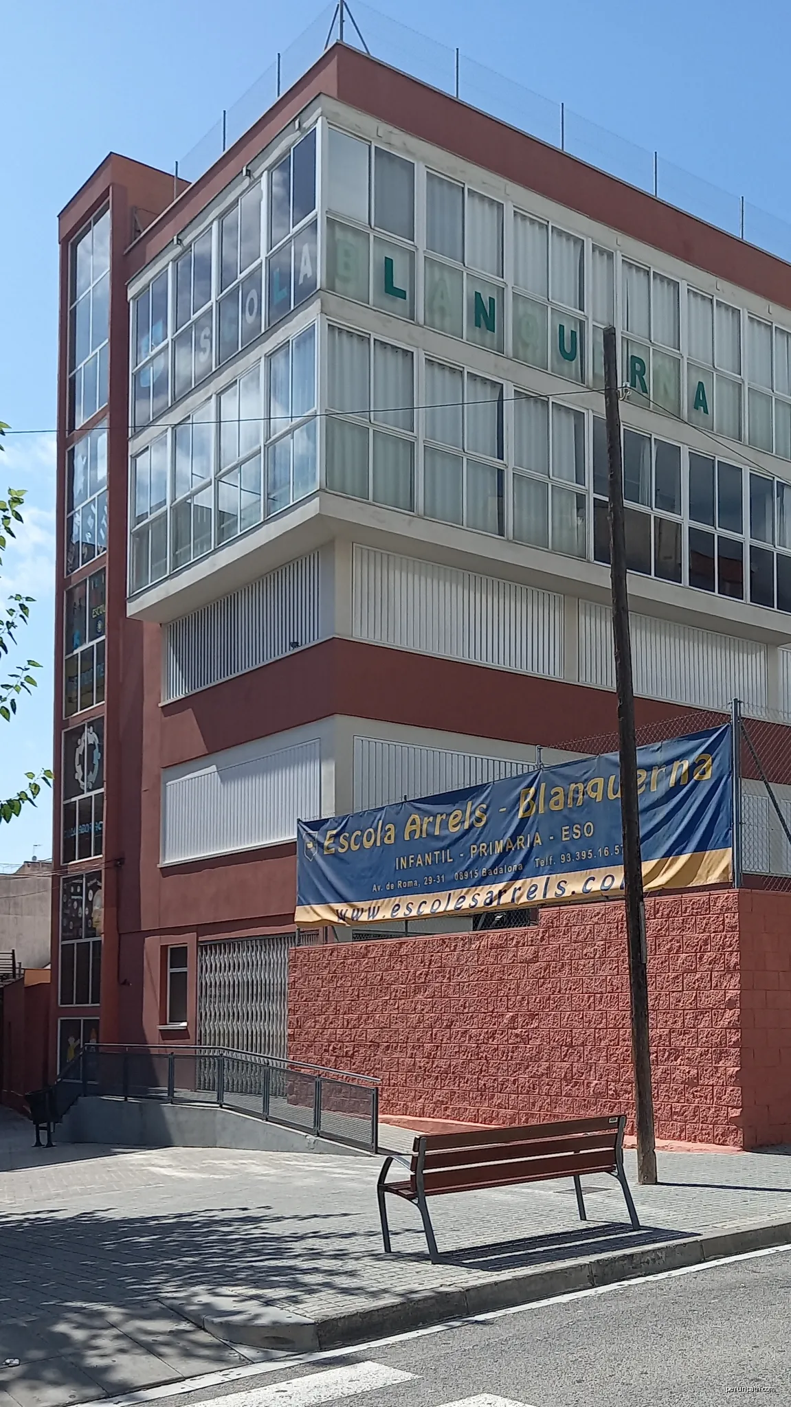 Centre educatiu privat Arrels-Blanquerna (Centre educatiu privat a Badalona) | Autor: Jdiazlopez | Licencja: CC BY-SA 4.0 | Źródło: Wikimedia Commons