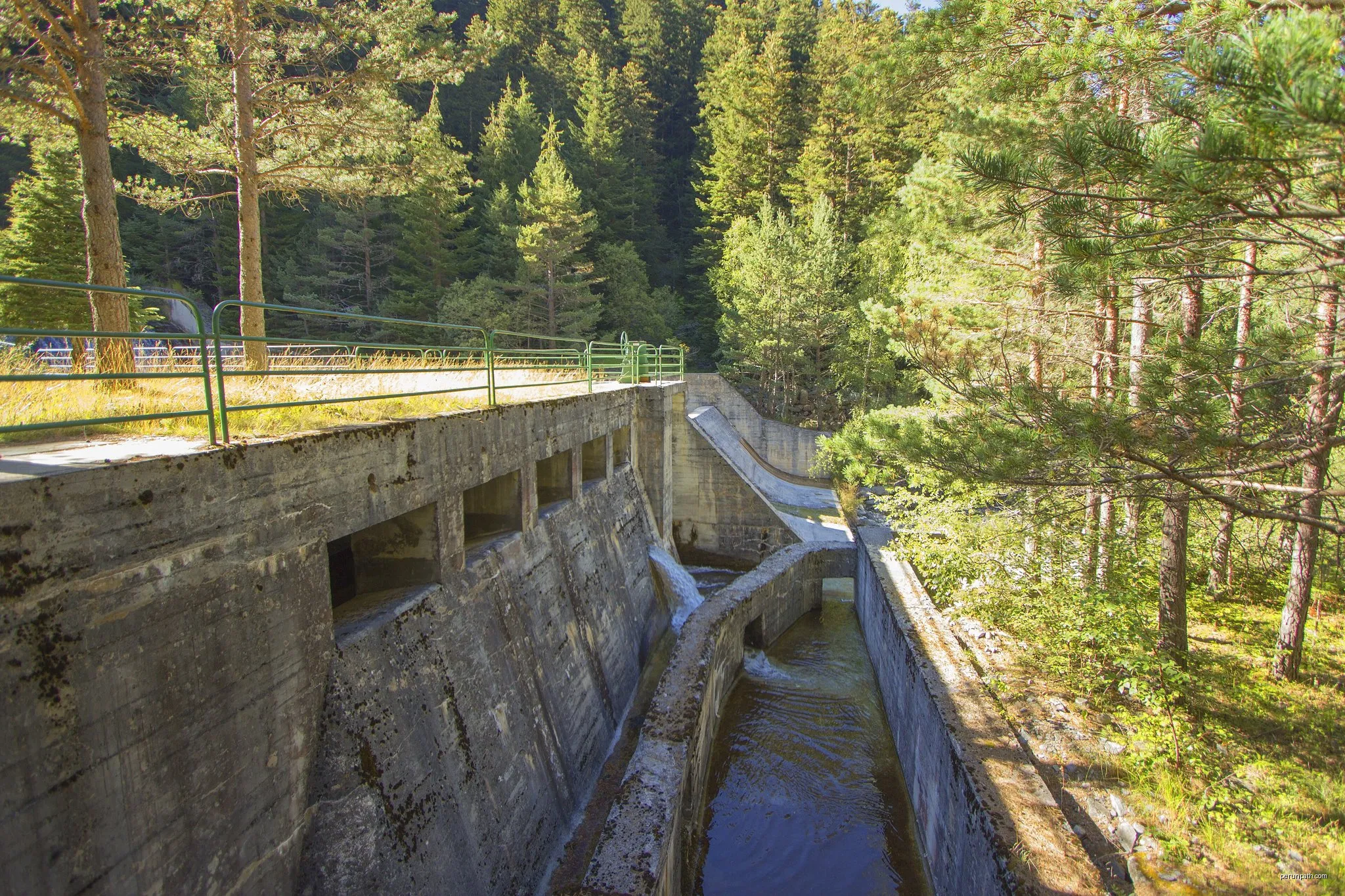 Refuge de Restanca et lac de Mar
