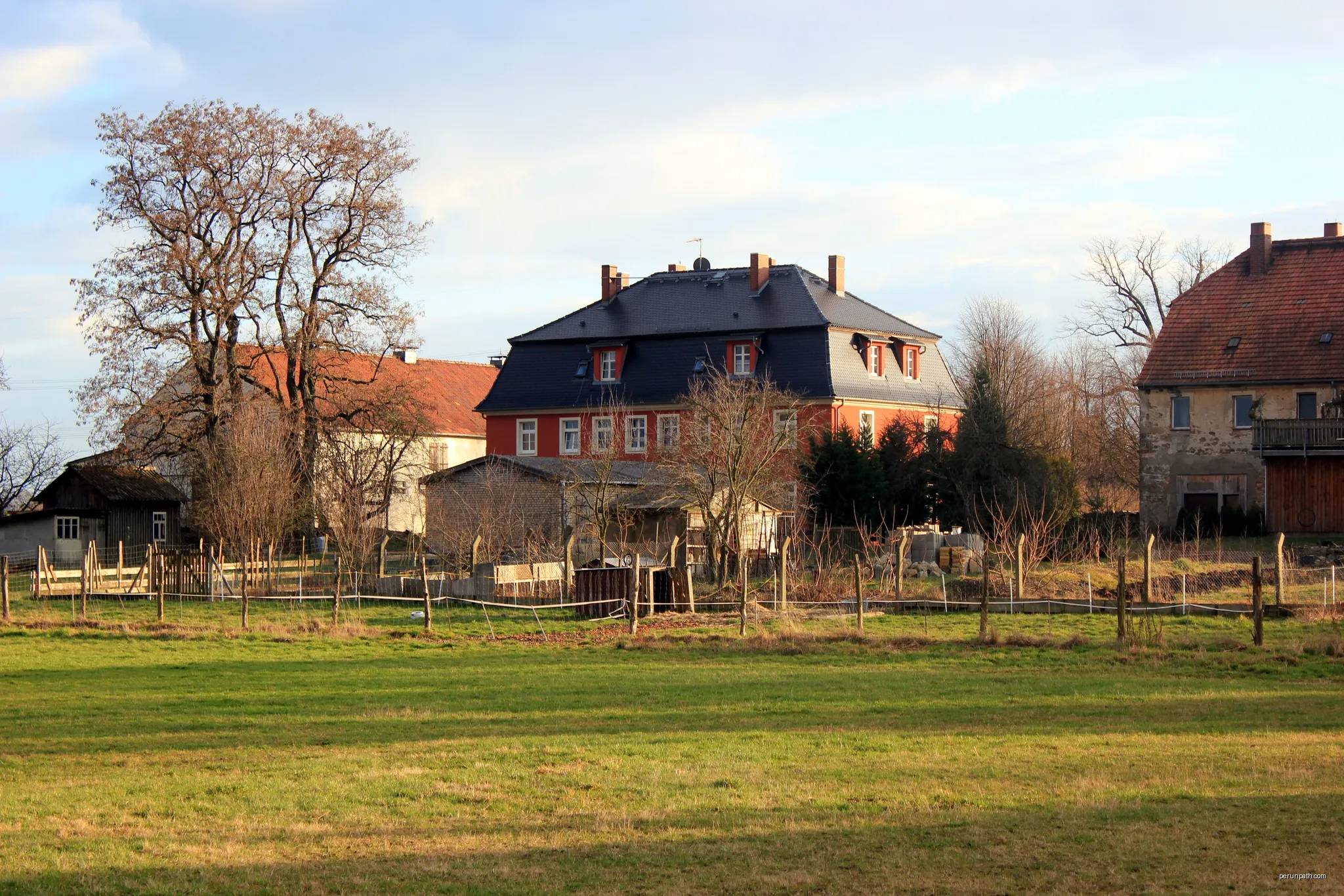 Něhdyše ryćerkubło w Chasowje. | Autor: Julian Nyča | Licencja: CC BY-SA 3.0 | Źródło: Wikimedia Commons