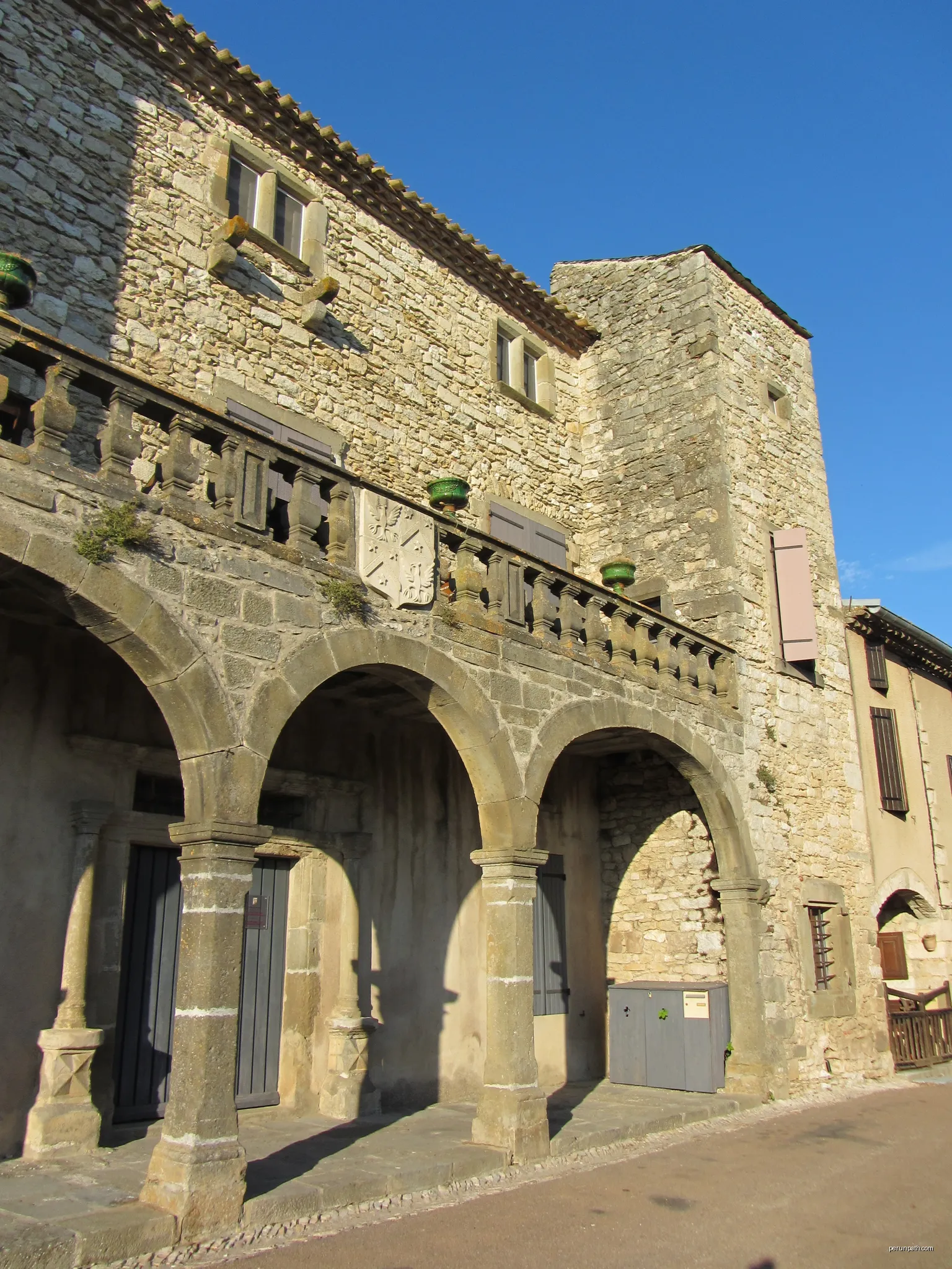 Château d'Aragon | Autor: Pascal.huc | Licencja: CC BY-SA 3.0 | Źródło: Wikimedia Commons