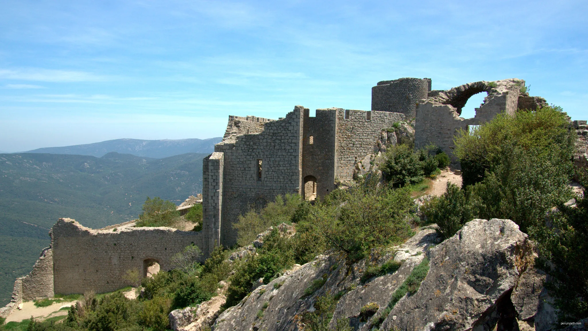 Château de Peyrepertuse | Autor: Ambroise1415 | Licencja: CC BY-SA 3.0 | Źródło: Wikimedia Commons