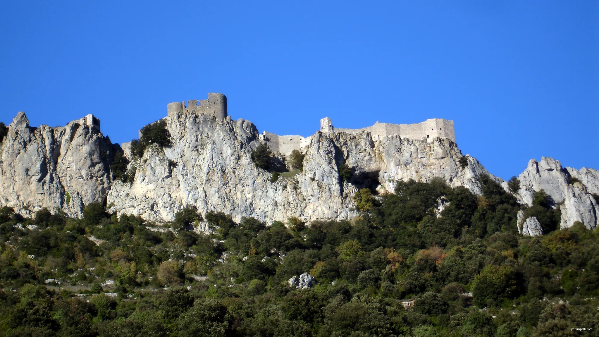 Château de Peyrepertuse | Autor: Guillaume Paumier | Licencja: CC BY 2.5 | Źródło: Wikimedia Commons