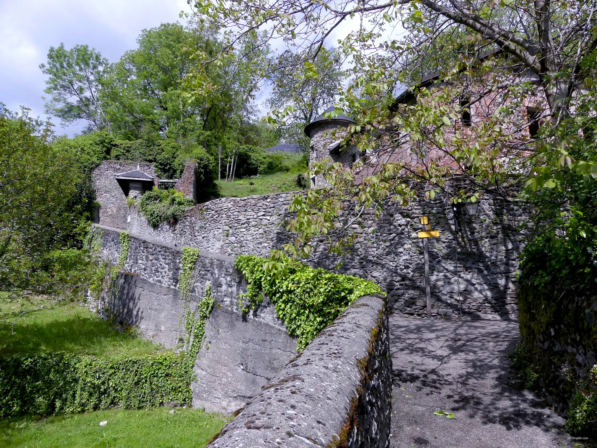 Chemin de la Poterne des Vignes