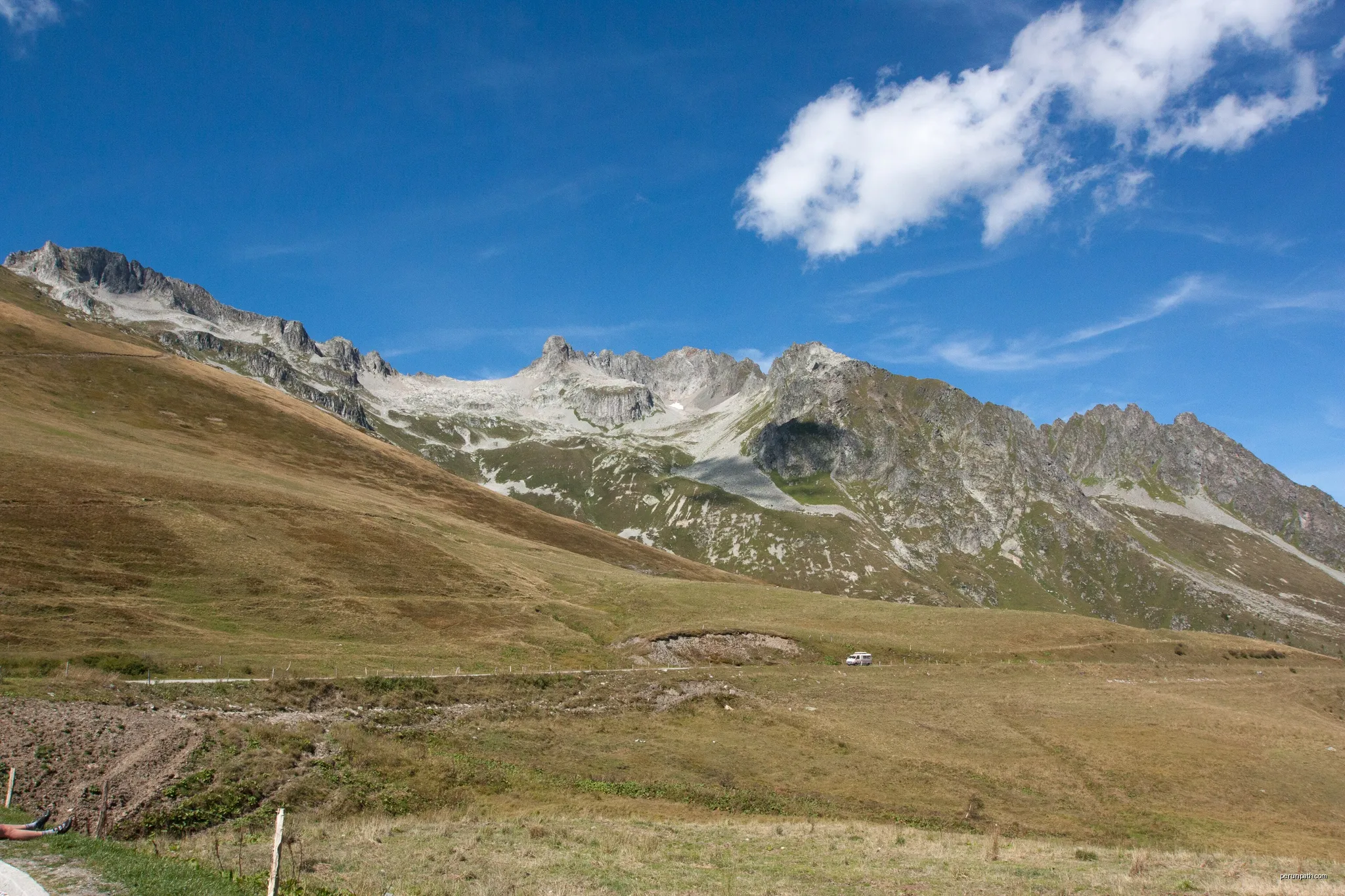 Le massif de la Lauzière vu depuis le col de la Madeleine / Savoie / France | Autor: Poudou99 | Licencja: CC BY-SA 3.0 | Źródło: Wikimedia Commons