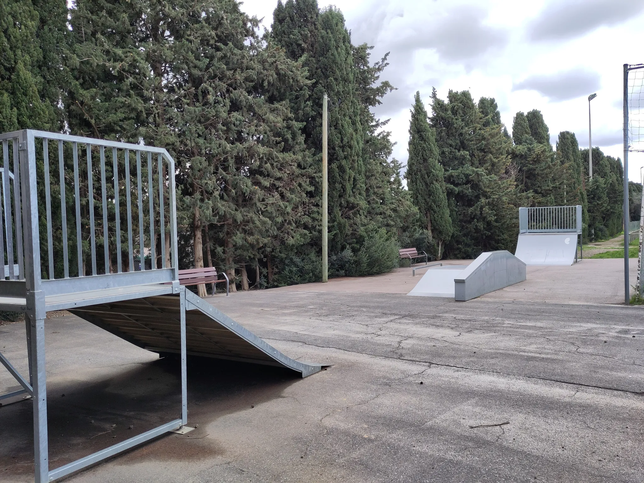 Skatepark de Baixas | Autor: LySioS-wkp | Licencja: CC BY-SA 4.0 | Źródło: Wikimedia Commons