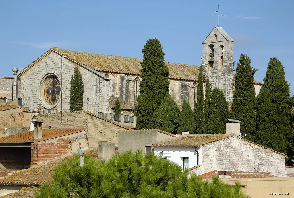 Convent del Carme de Peralad | Autor: Doronenko | Licencja: CC BY-SA 3.0 | Źródło: Wikimedia Commons