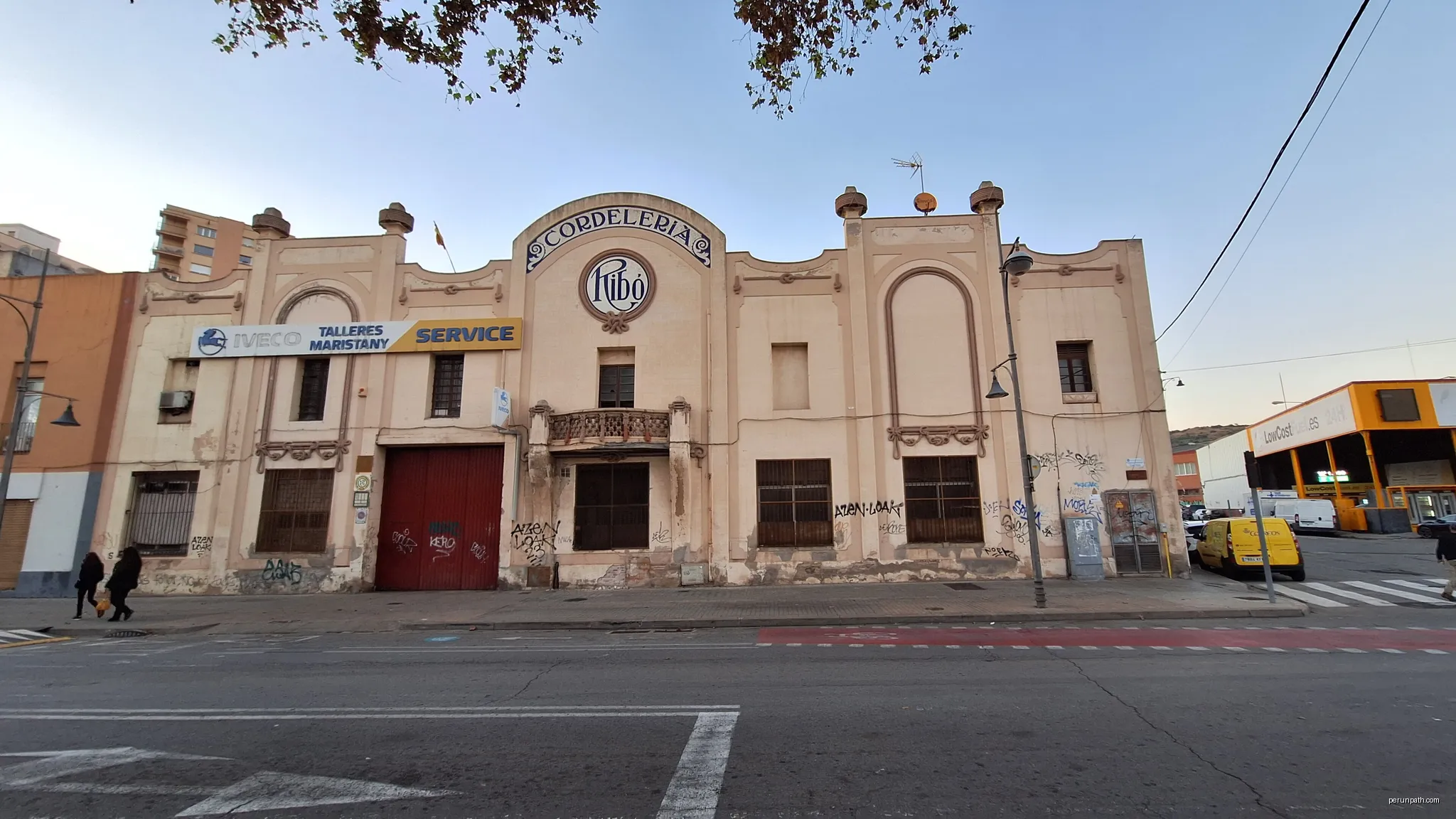 Corderia Ribó - Badalona | Autor: Pere López Brosa | Licencja: CC BY-SA 4.0 | Źródło: Wikimedia Commons