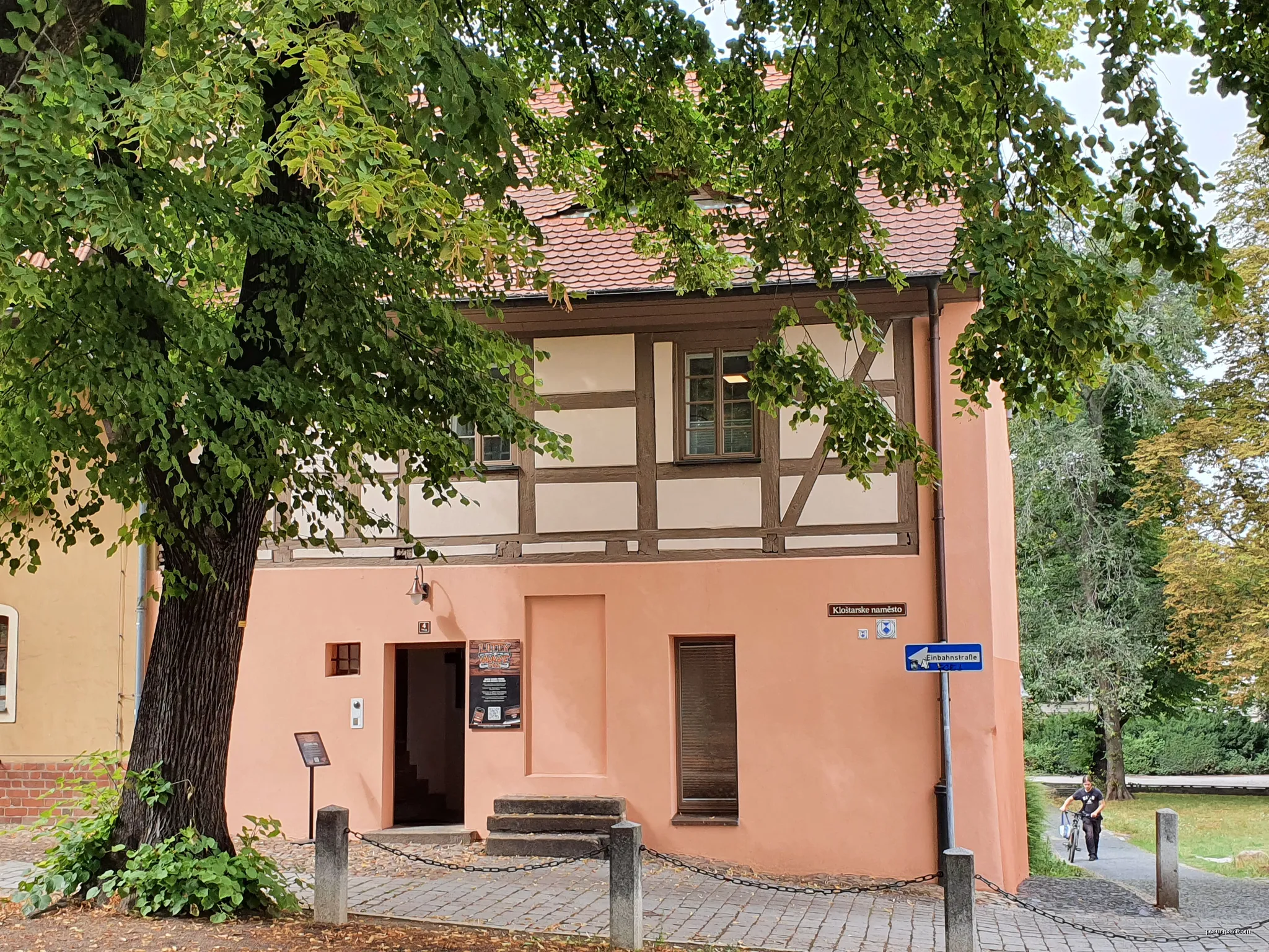Das Kreisstockhaus am Klosterplatz in Cottbus nach der Sanierung. Das Gebäude steht unter Denkmalschutz. | Autor: Rheinlausitzer | Licencja: CC BY-SA 4.0 | Źródło: Wikimedia Commons