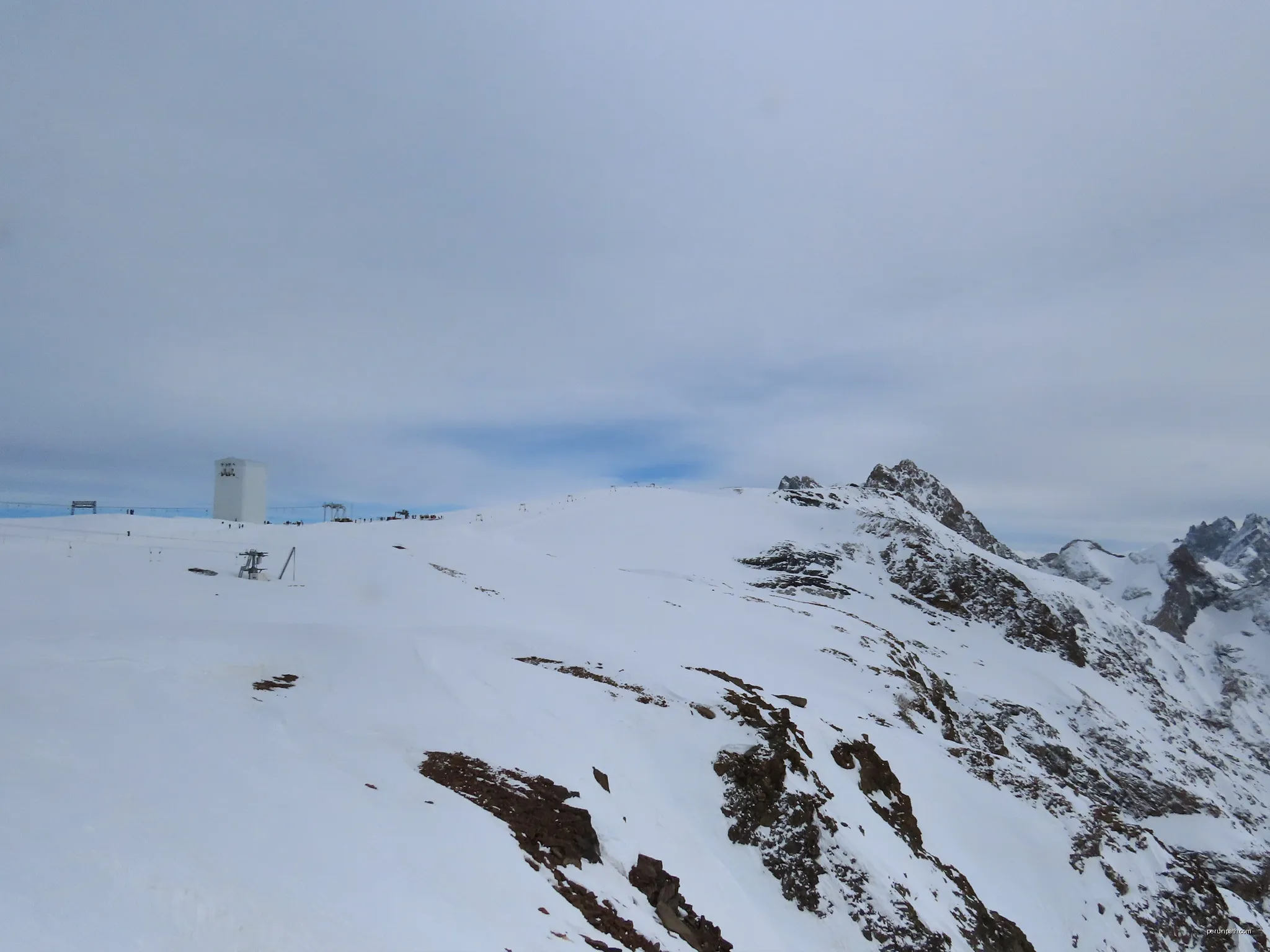 La crête de Puy Salié depuis le belvédère des Écrins, Les Deux Alpes, Isère, France | Autor: Rémih | Licencja: CC BY-SA 4.0 | Źródło: Wikimedia Commons