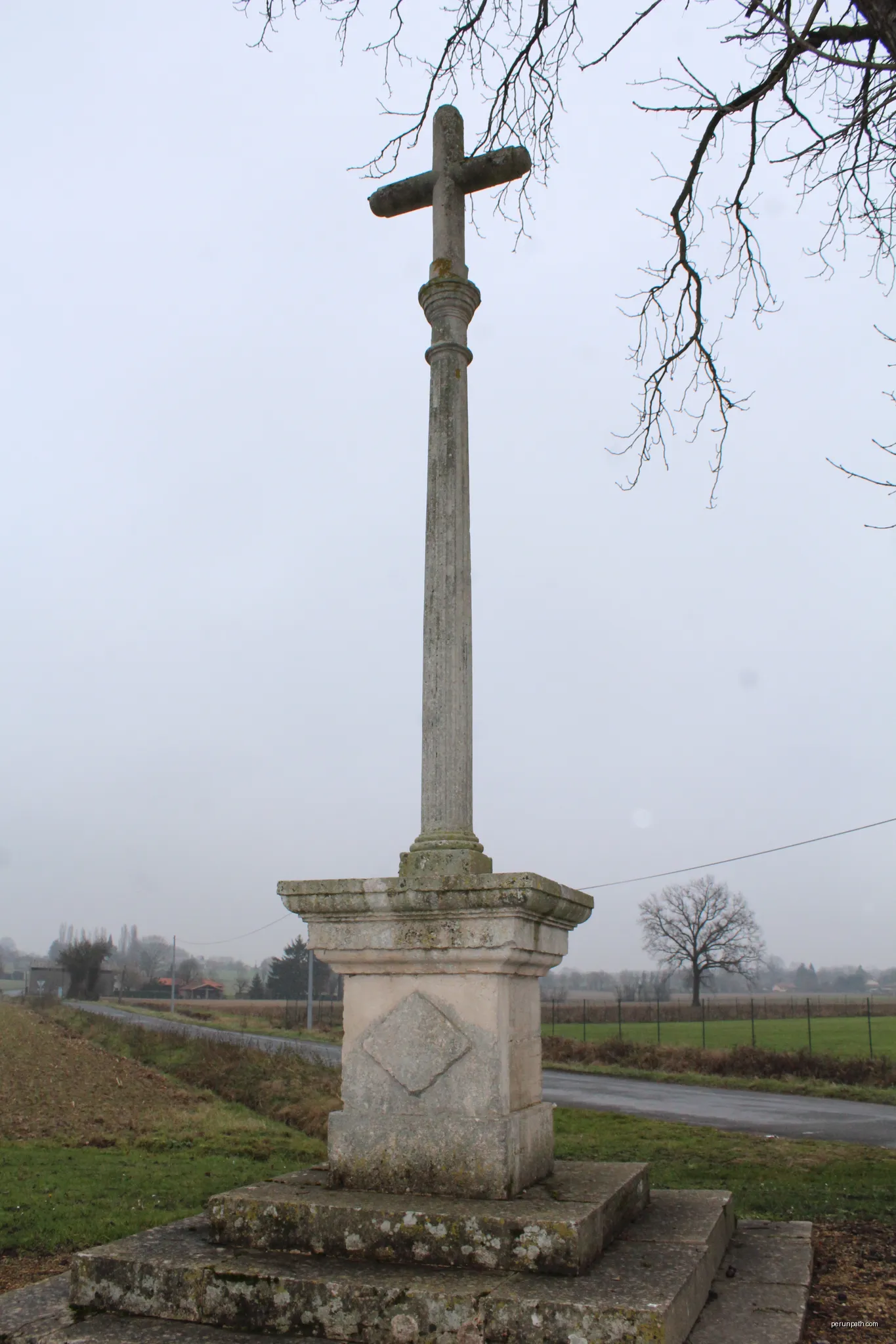 Croix de Champ de Loup à Saint-Didier-sur-Chalaronne. | Autor: Chabe01 | Licencja: CC BY-SA 4.0 | Źródło: Wikimedia Commons