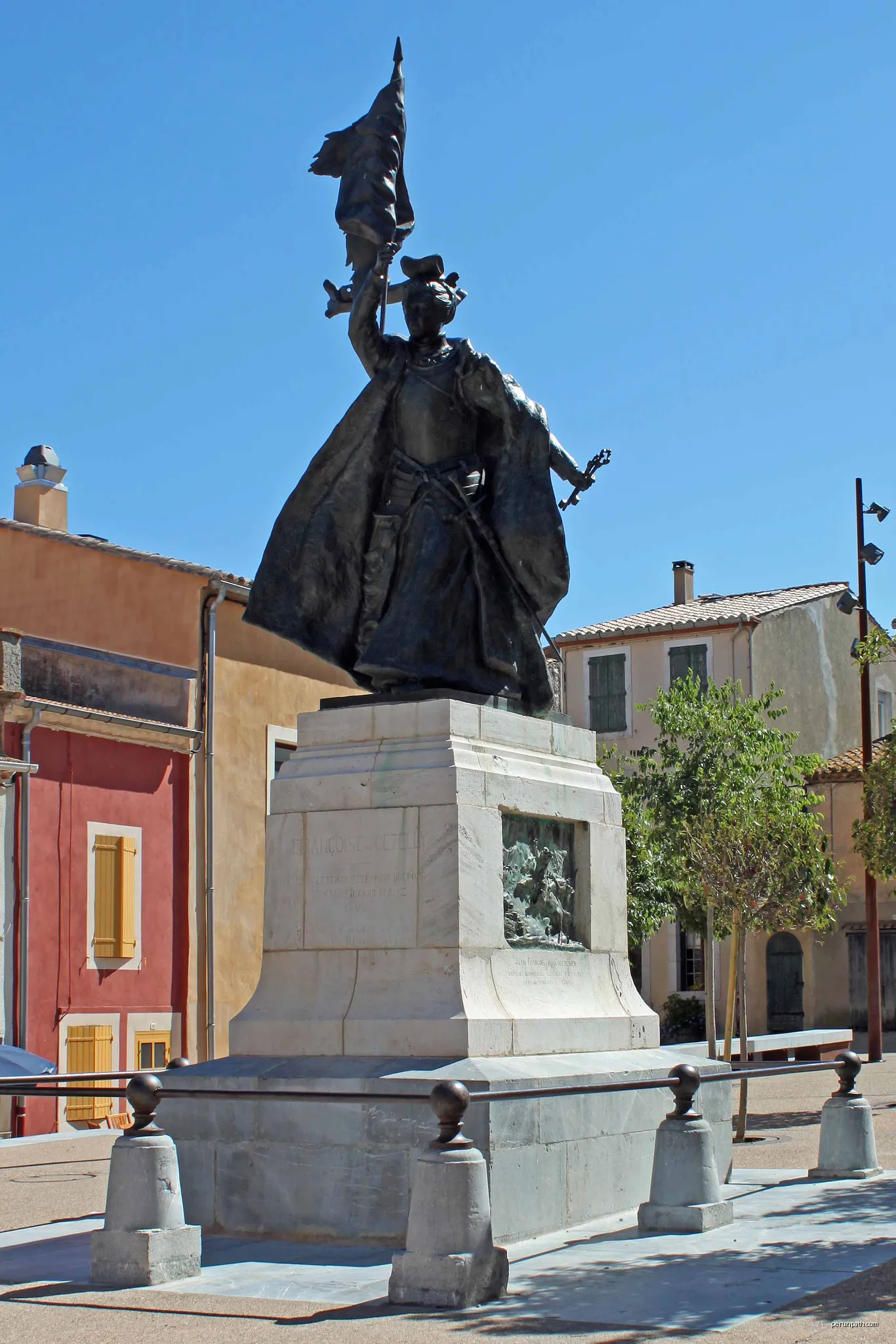 Paul Ducuing (1867-1949), Monument to Françoise de Cezelly, Leucate (Aude), place de la République. | Autor: Jacques59370 | Licencja: CC BY-SA 3.0 | Źródło: Wikimedia Commons