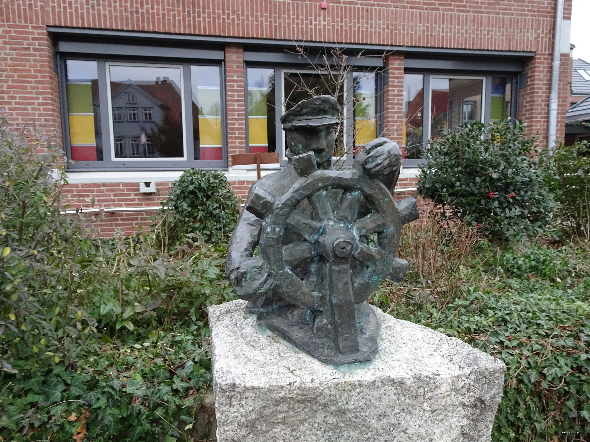 Skulptur am Rathaus in Walsrode, Niedersachsen | Autor: Gerd Fahrenhorst | Licencja: CC BY 4.0 | Źródło: Wikimedia Commons