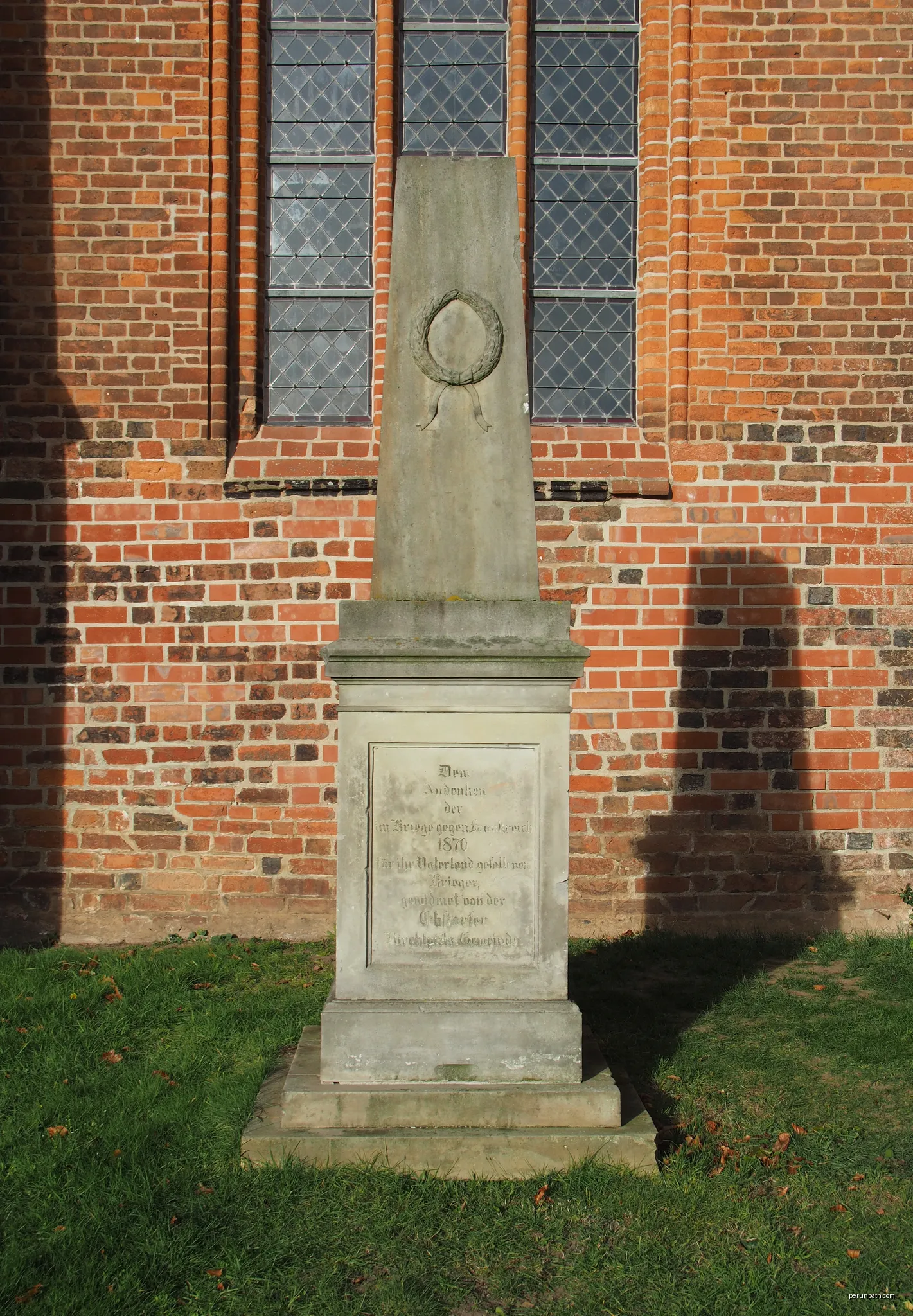 Denkmal für die 1870 in der Schlacht bei Spichern im Deutsch-Französischen Krieg Gefallenen, vor der Klosterkirche in Ebstorf | Autor: Photographer and uploader was Hajotthu at de.wikipedia | Licencja: CC BY-SA 3.0 | Źródło: Wikimedia Commons