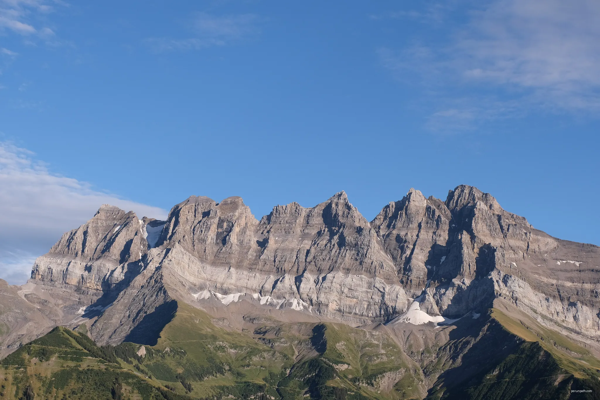 The Dents du Midi as seen from Champoussin. | Autor: Christian David | Licencja: CC BY-SA 4.0 | Źródło: Wikimedia Commons