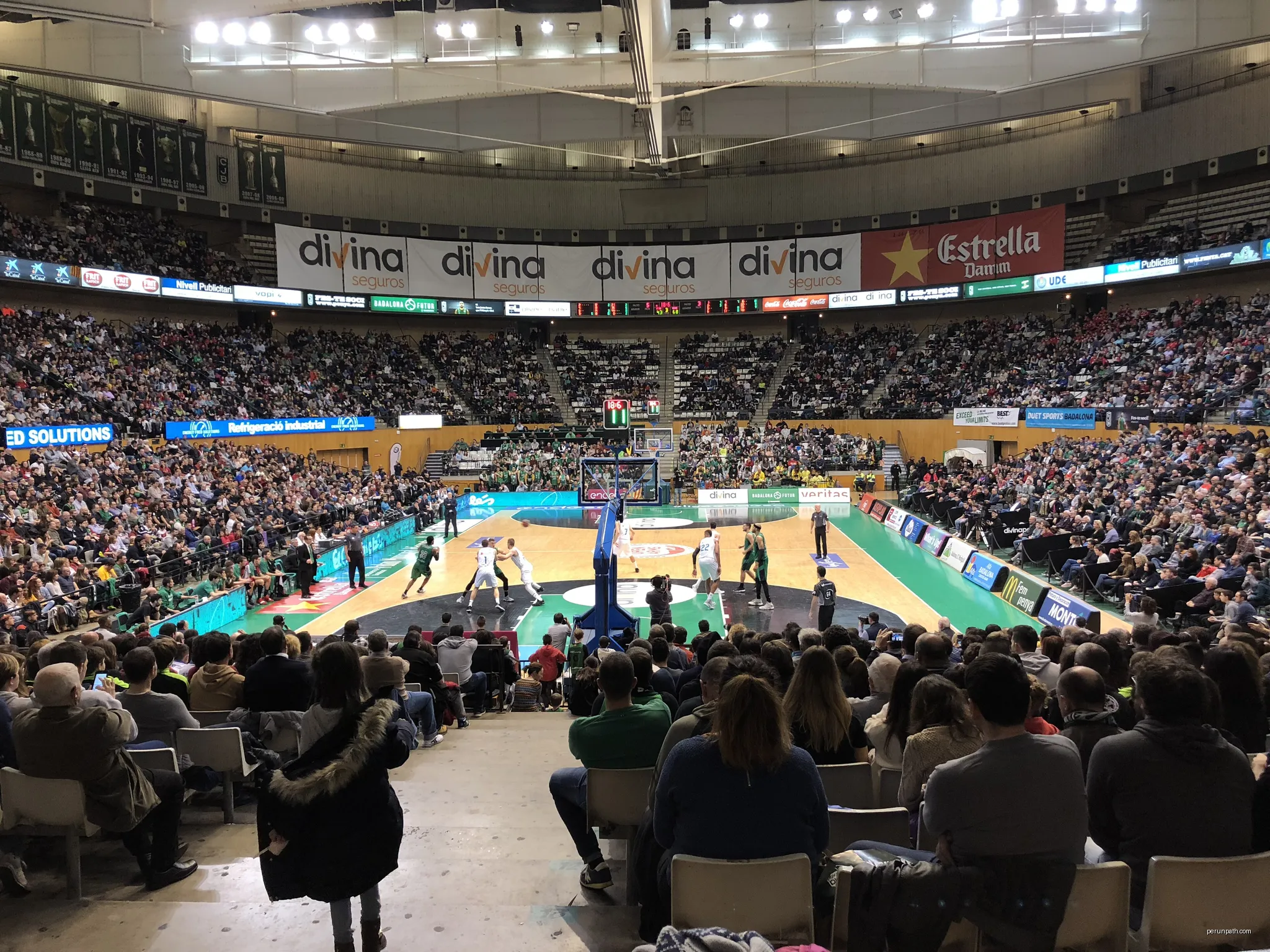 Partit de lliga ACB entre el Divina Seguros Joventut i el Reial Madrid disputat al Pavelló Olímpic de Badalona el dia 7 de gener de 2018. | Autor: Joan GarciaBadalona | Licencja: CC BY-SA 4.0 | Źródło: Wikimedia Commons