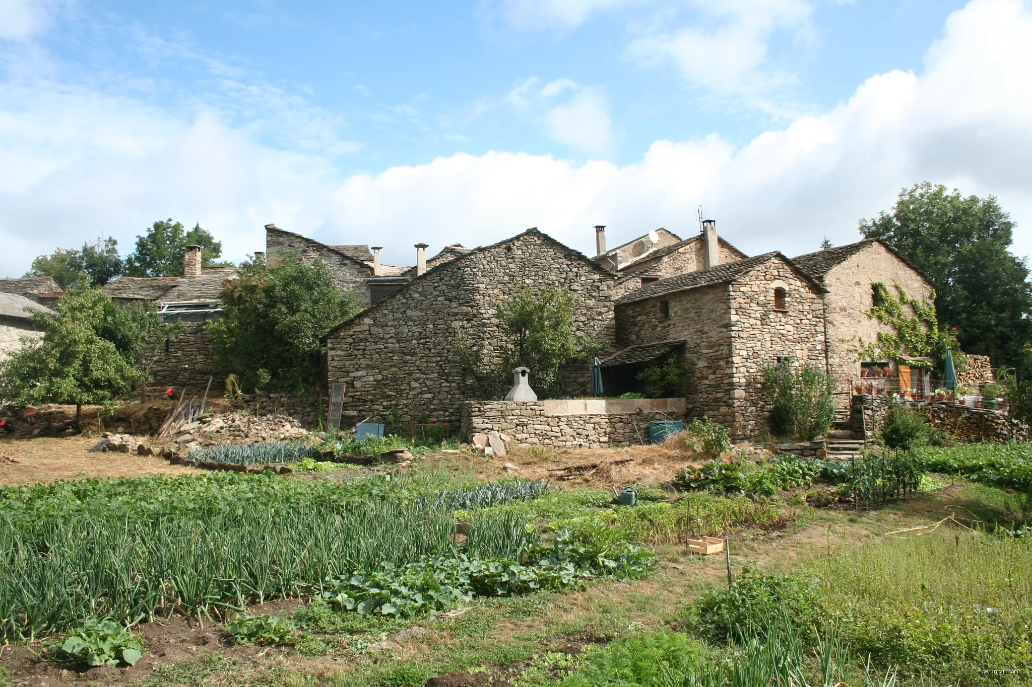 Rosis (Hérault) - vue générale de Douch. | Autor: Fagairolles 34 | Licencja: CC BY-SA 4.0 | Źródło: Wikimedia Commons