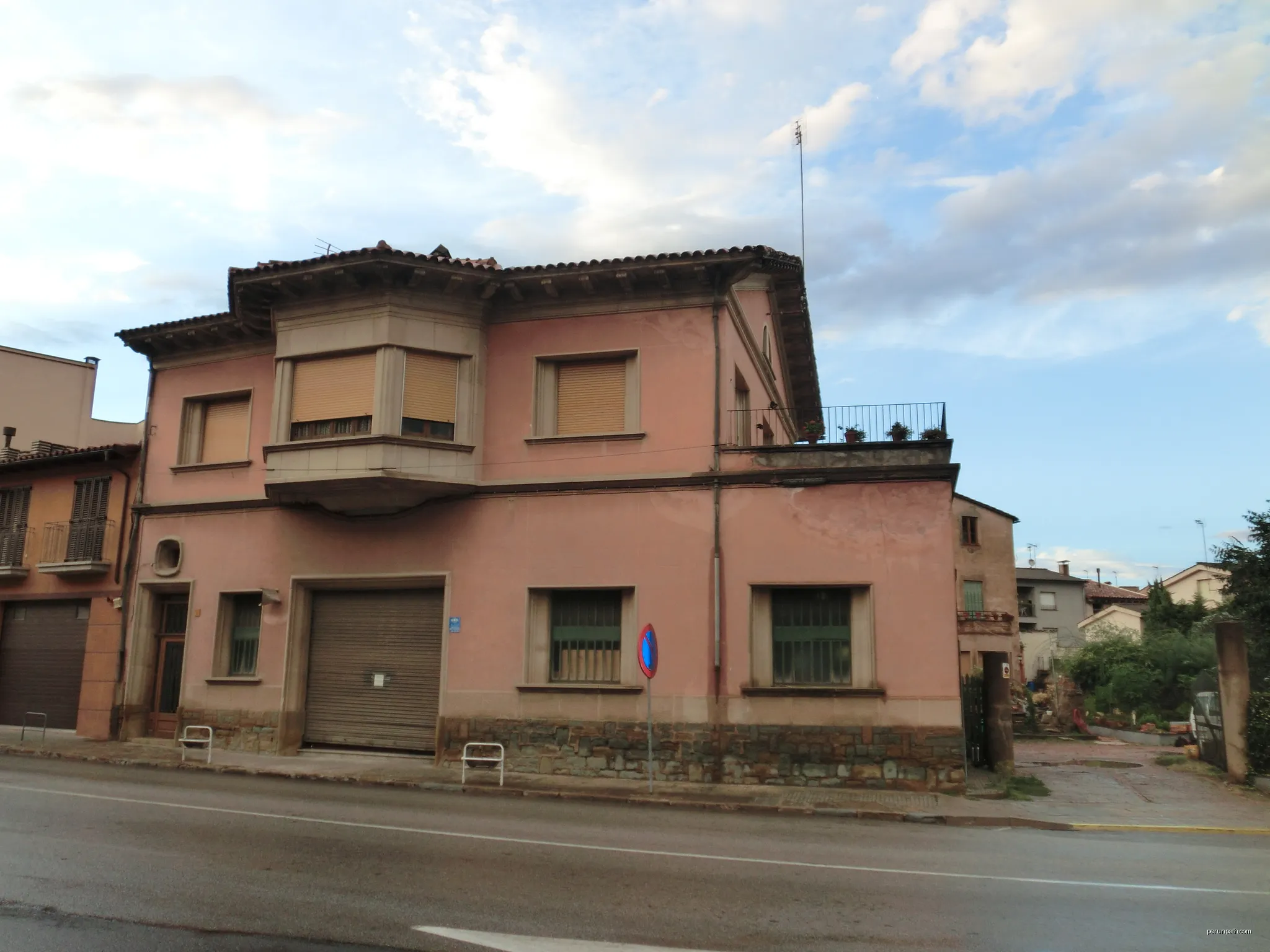 Edifici al carrer Gran, 1 de Calldetenes (Osona, Catalunya) | Autor: Arnaucc | Licencja: CC BY-SA 3.0 es | Źródło: Wikimedia Commons