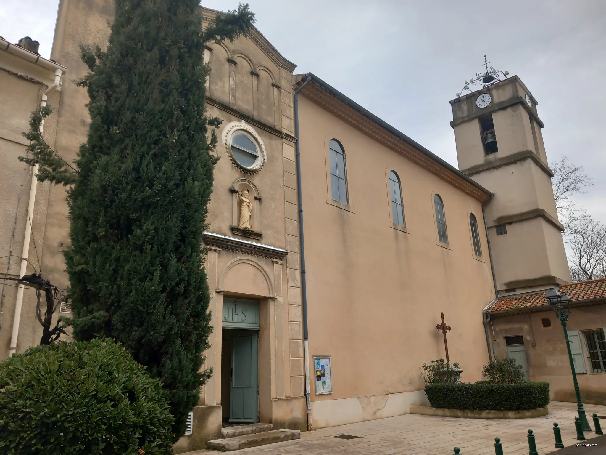 église Saint-Jacques-le-Majeur de Gréasque (église située dans les Bouches-du-Rhône, en France) | Autor: Marianne Casamance | Licencja: CC BY-SA 4.0 | Źródło: Wikimedia Commons