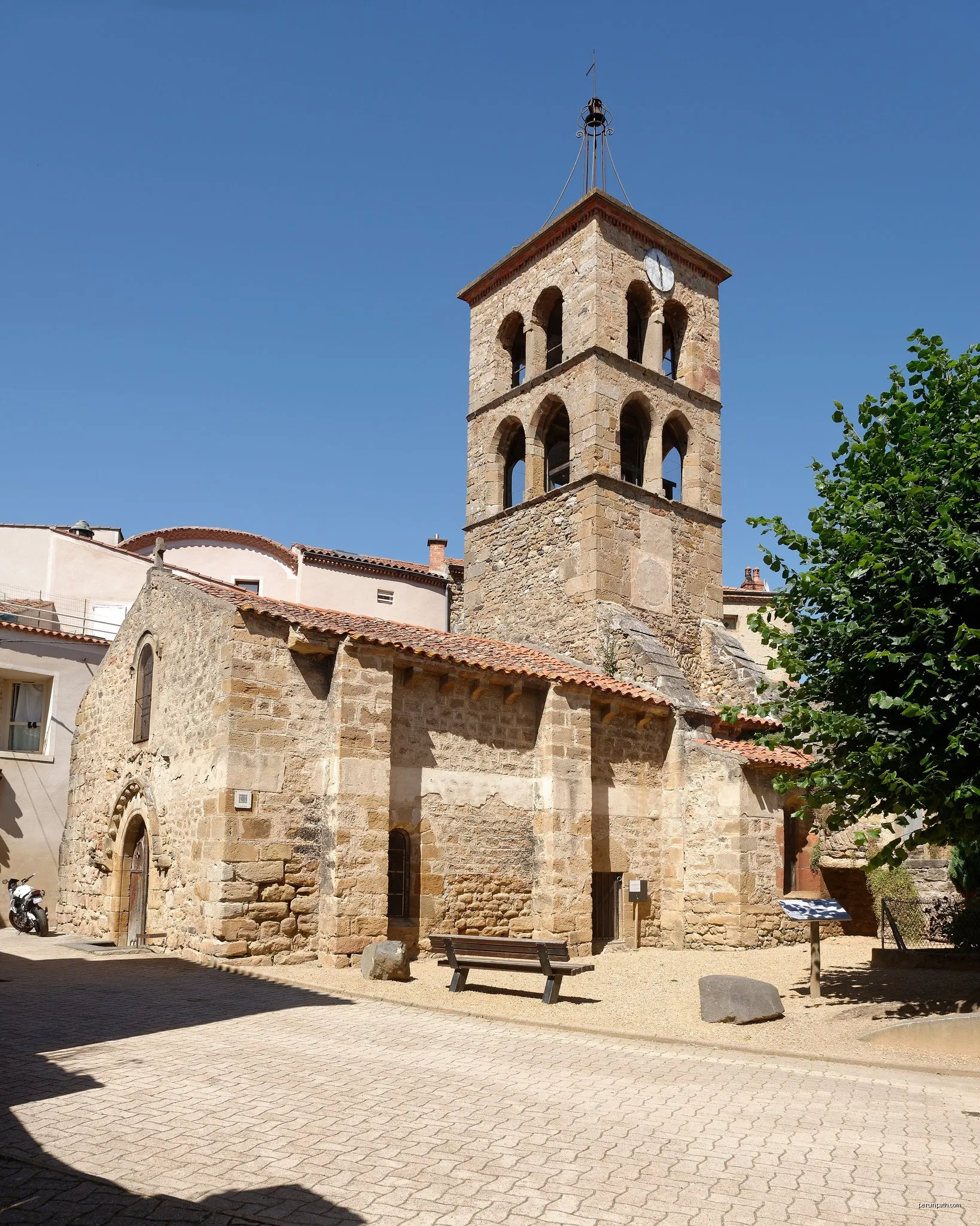 Villeneuve, Boudes, Chalus
