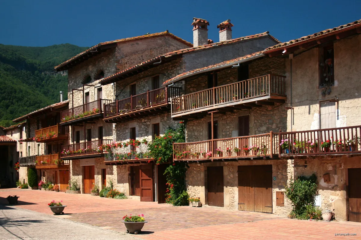 Els Hostalets d'en Bas | Autor: Jorge Franganillo | Licencja: CC BY 3.0 | Źródło: Wikimedia Commons