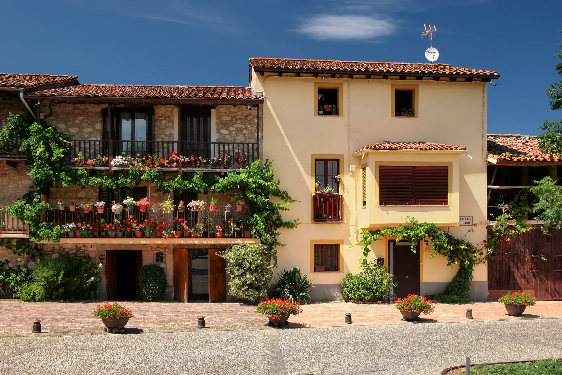 Hostalets d'en Bas a Falgars pel camí ral