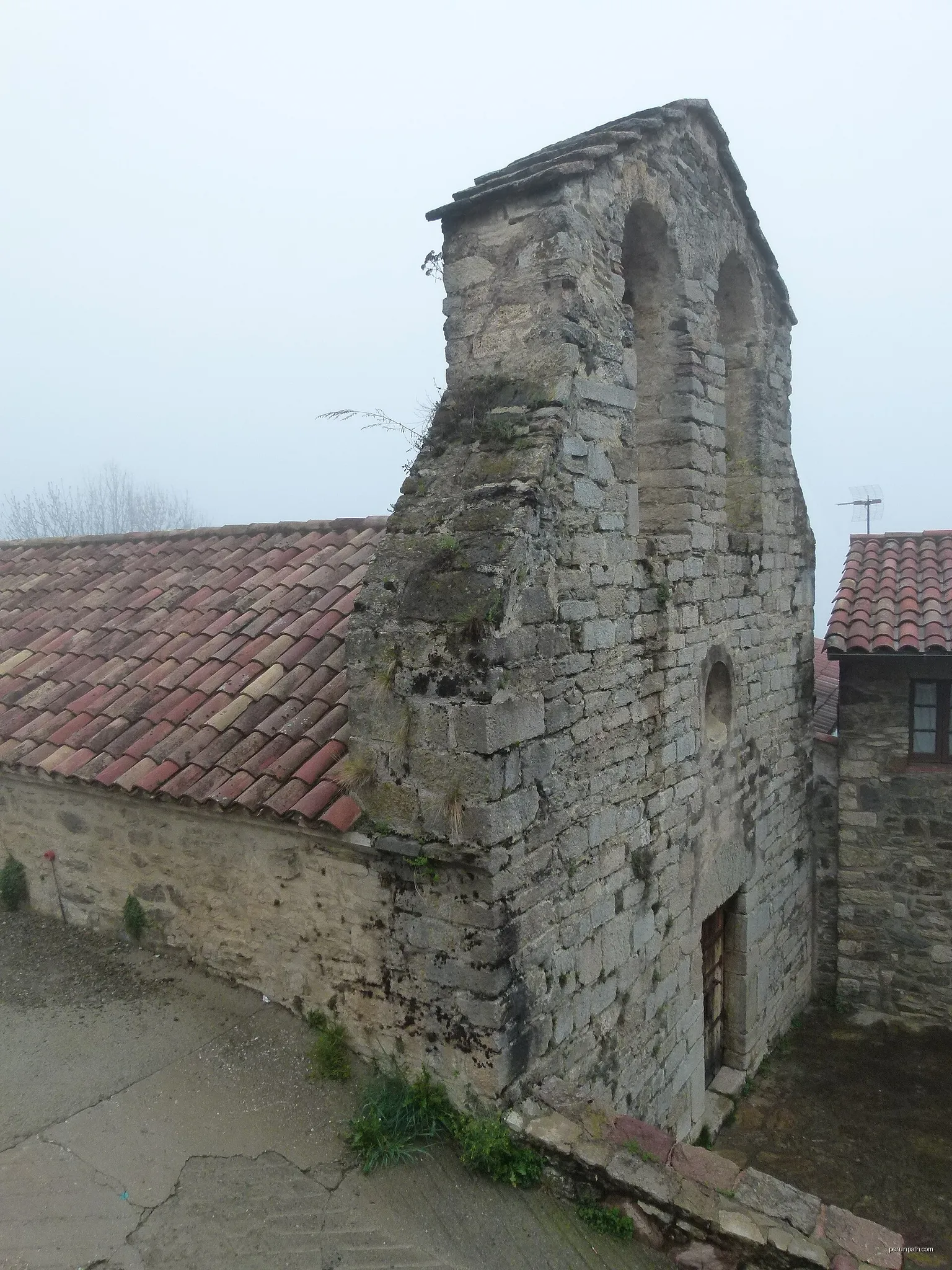 Església d'Abella | Autor: Jordi Iparraguire | Licencja: CC BY-SA 4.0 | Źródło: Wikimedia Commons