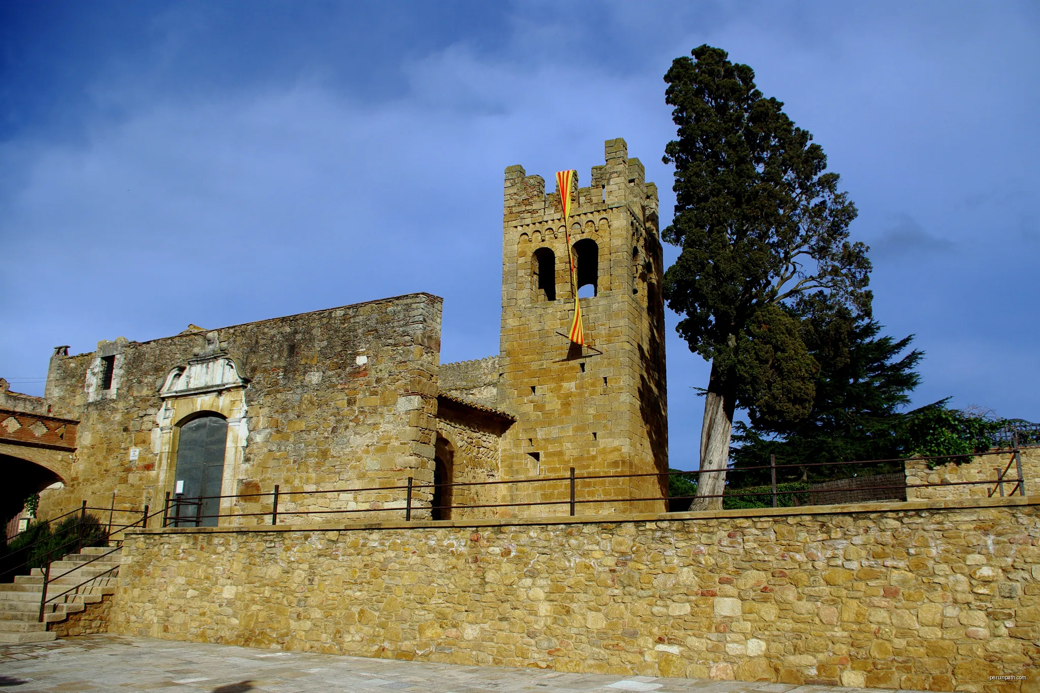 Església de Sant Esteve de Canapost (Forallac) | Autor: Vicenç Vilà Serra | Licencja: CC BY-SA 4.0 | Źródło: Wikimedia Commons
