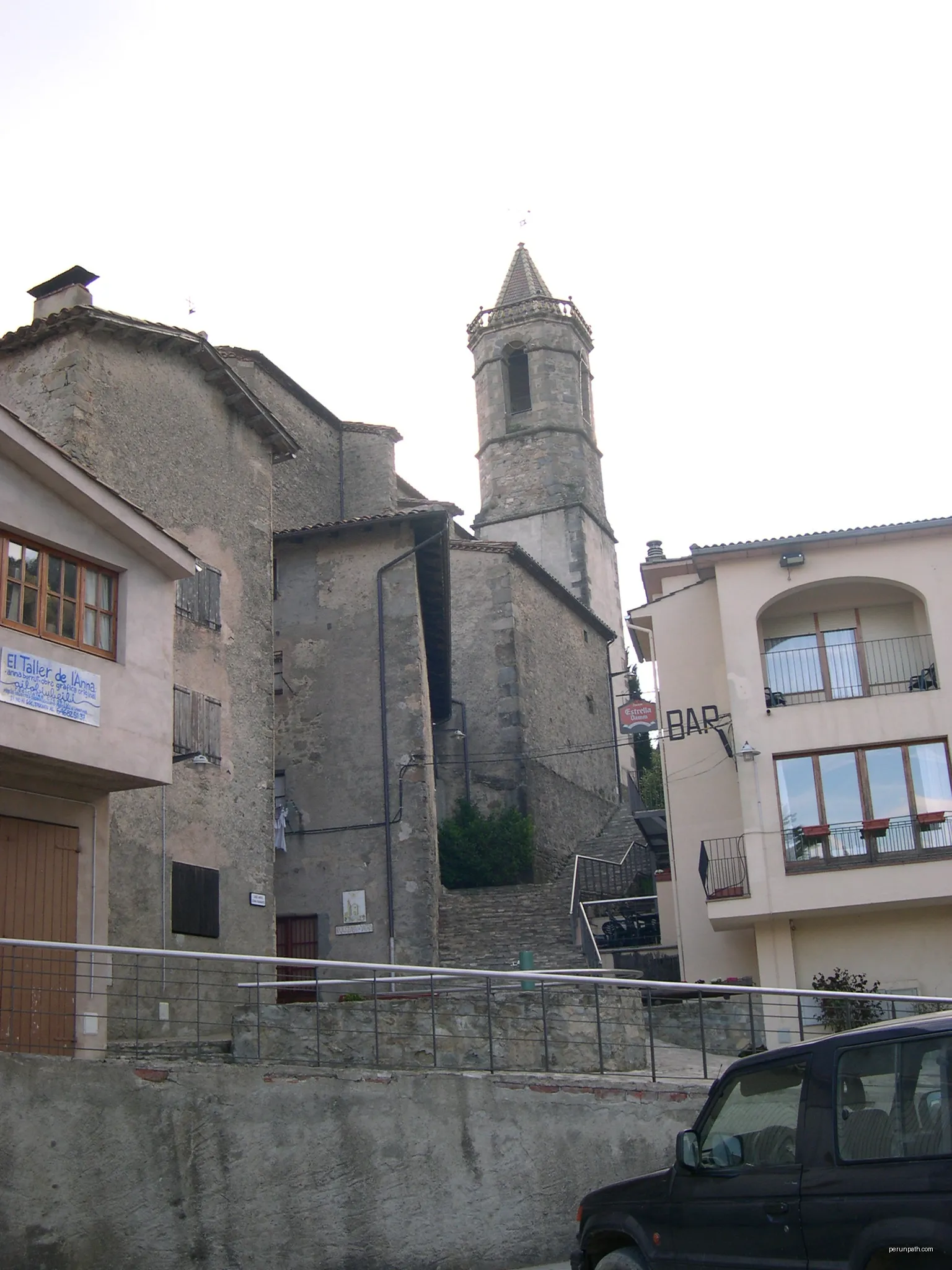 Església de Sant Hilari de Vidrà.  (Vidrà). | Autor: pere prlpz | Licencja: CC BY-SA 3.0 | Źródło: Wikimedia Commons