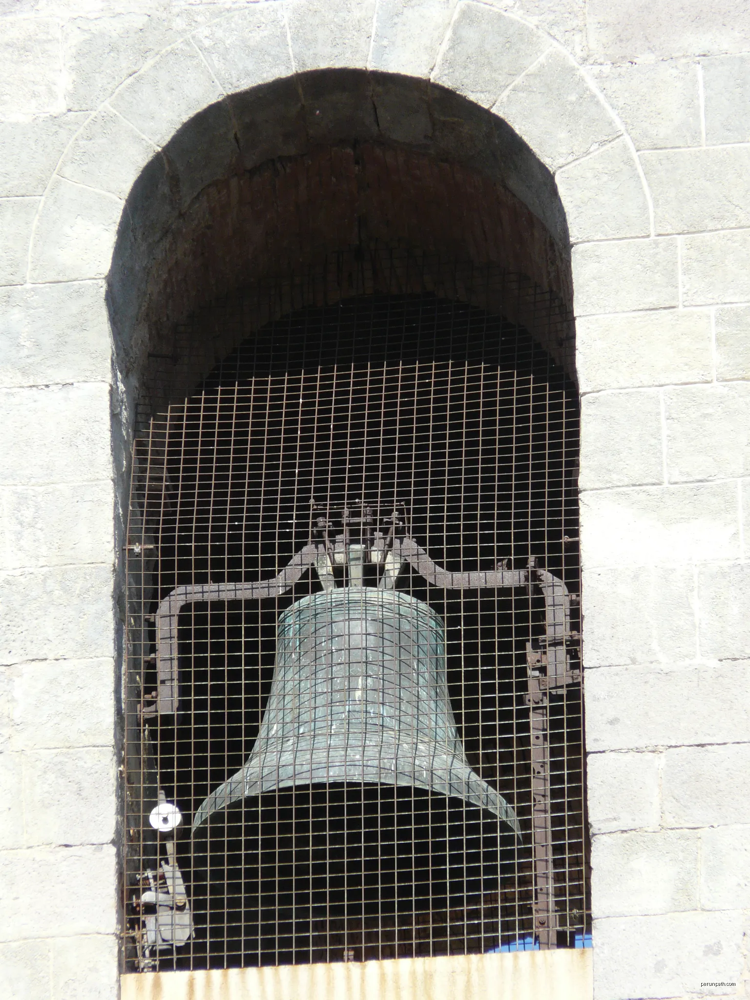 Església de Sant Martí de l'Armentera | Autor: Pere prlpz | Licencja: CC BY-SA 3.0 | Źródło: Wikimedia Commons