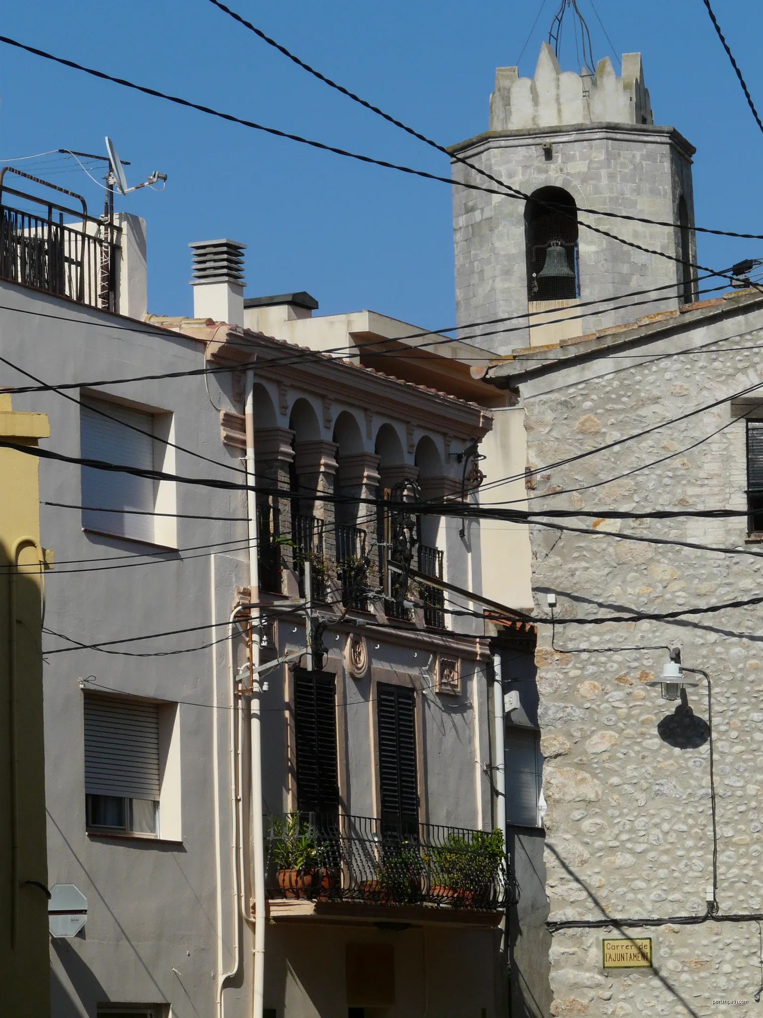 Església de Sant Martí de l'Armentera | Autor: Pere prlpz | Licencja: CC BY-SA 3.0 | Źródło: Wikimedia Commons