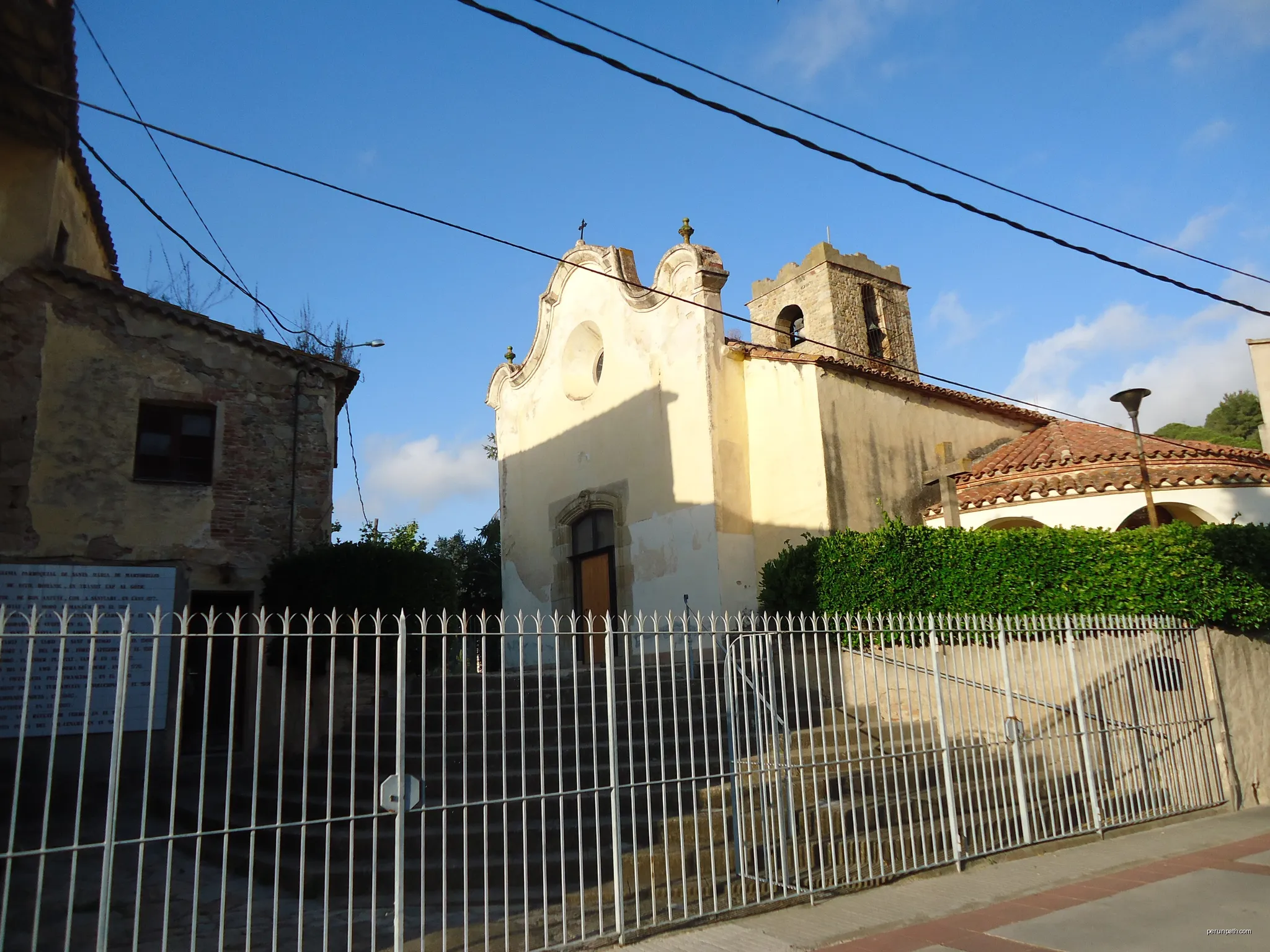 Església de Santa Maria de Martorelles | Autor: AntoniCU (talk) | Licencja: CC BY-SA 3.0 | Źródło: Wikimedia Commons