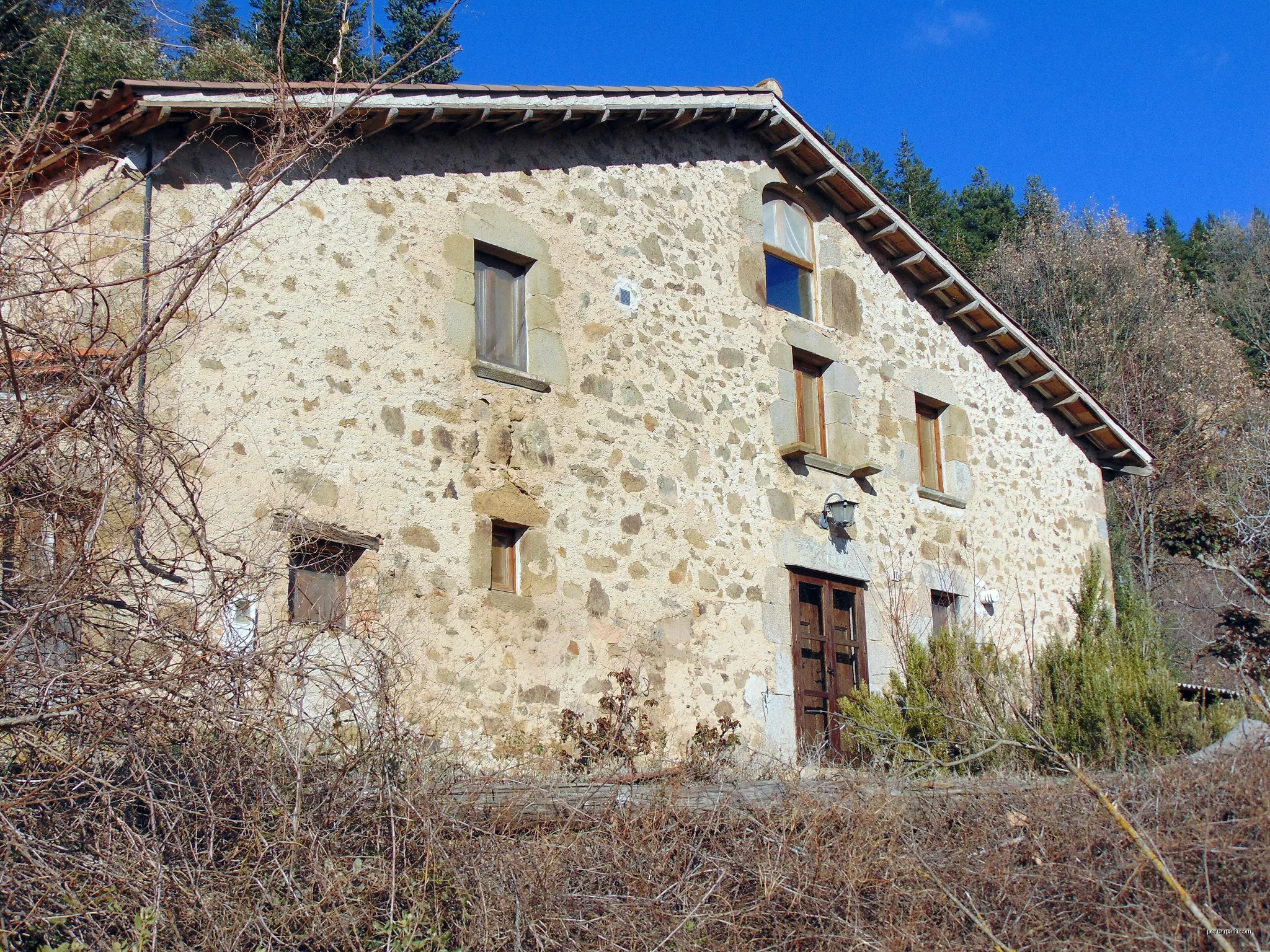 Can Serrabassa (Espinelves) | Autor: Josep Maria Viñolas Esteva | Licencja: CC BY 2.0 | Źródło: Wikimedia Commons