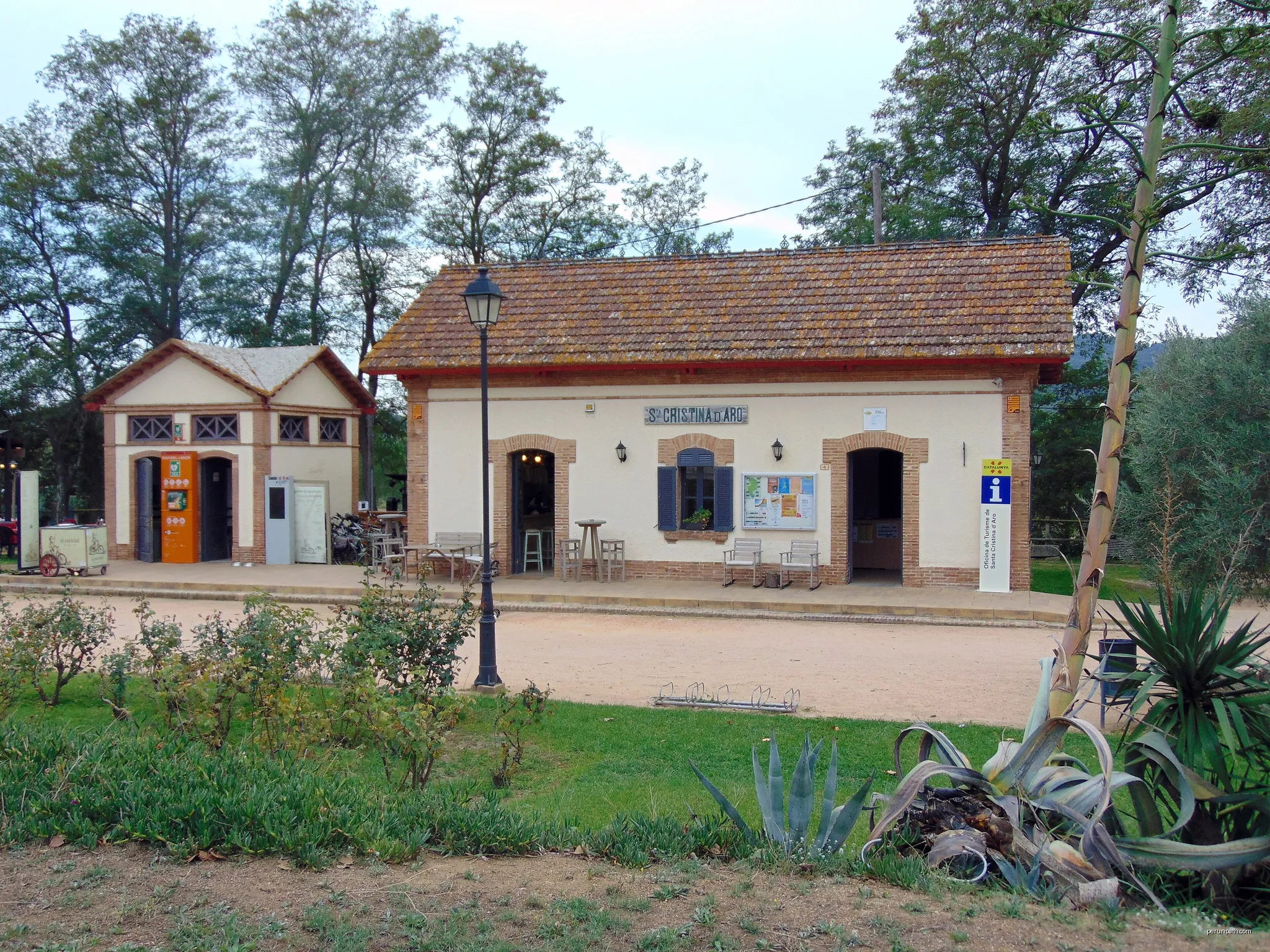 Estació del Carrilet (Santa Cristina d'Aro) | Autor: Josep Maria Viñolas Esteva | Licencja: CC BY-SA 4.0 | Źródło: Wikimedia Commons