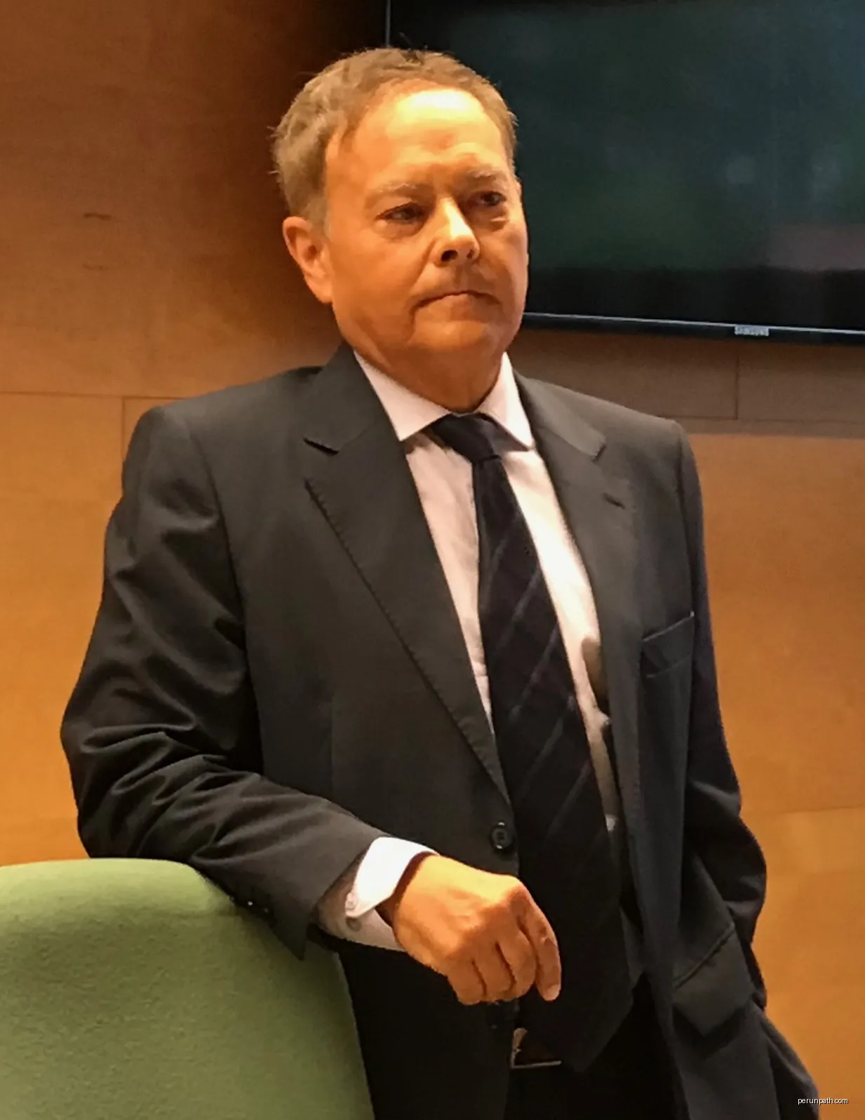 Fernando Lacaba en una roda de premsa | Autor: Davidpar | Licencja: CC BY-SA 4.0 | Źródło: Wikimedia Commons